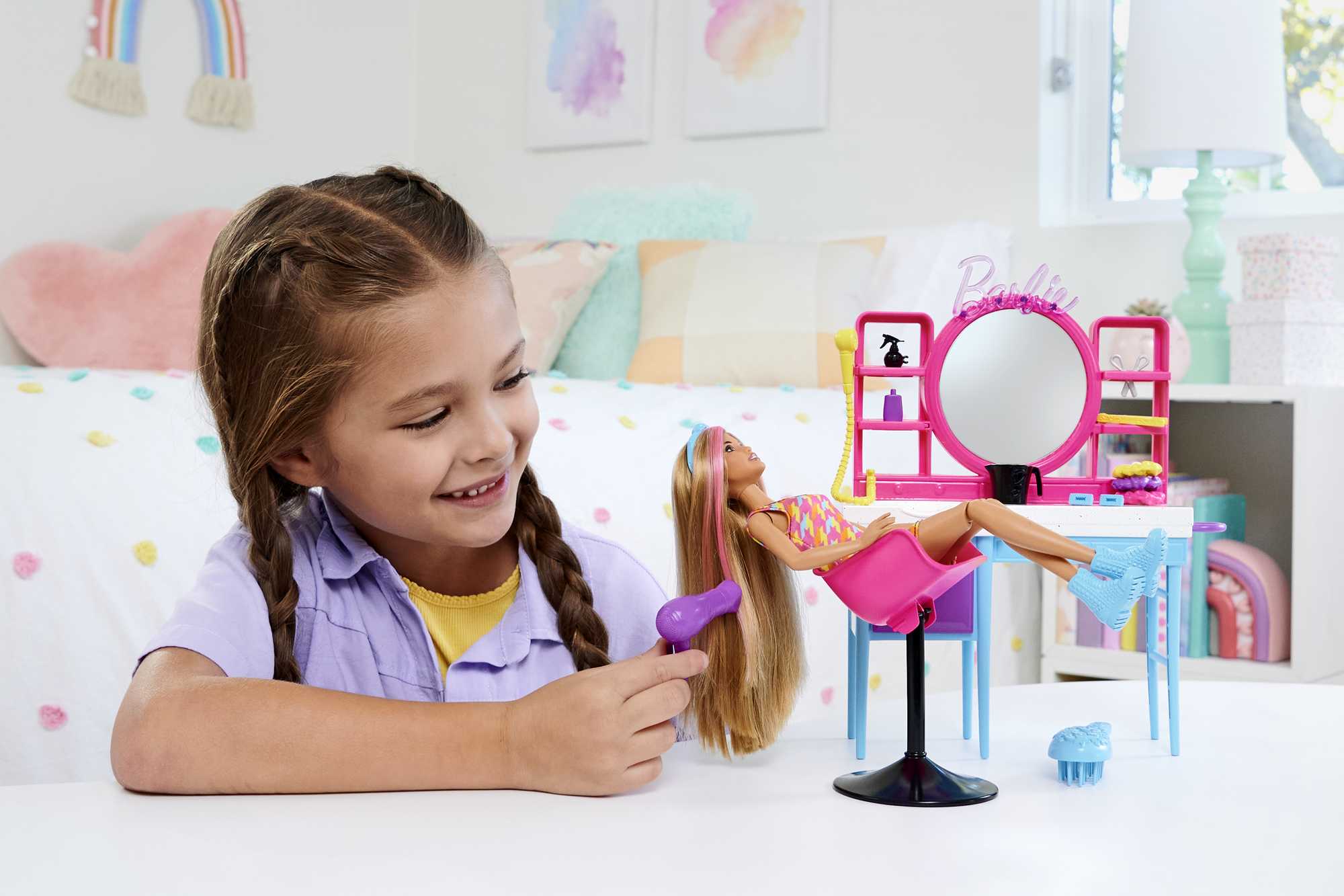 Barbie Ultra Chevelure Coffret de Jeu Salon et Poupée - Image 2