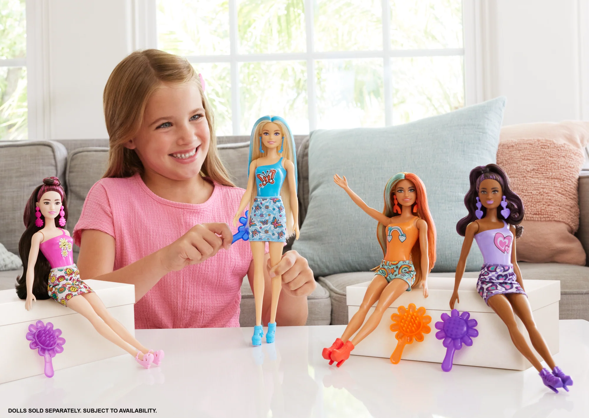 Barbie Color Reveal Groovy-Themed Series Doll & Accessories With 6 Surprises, Color-Change Bodice - Image 2