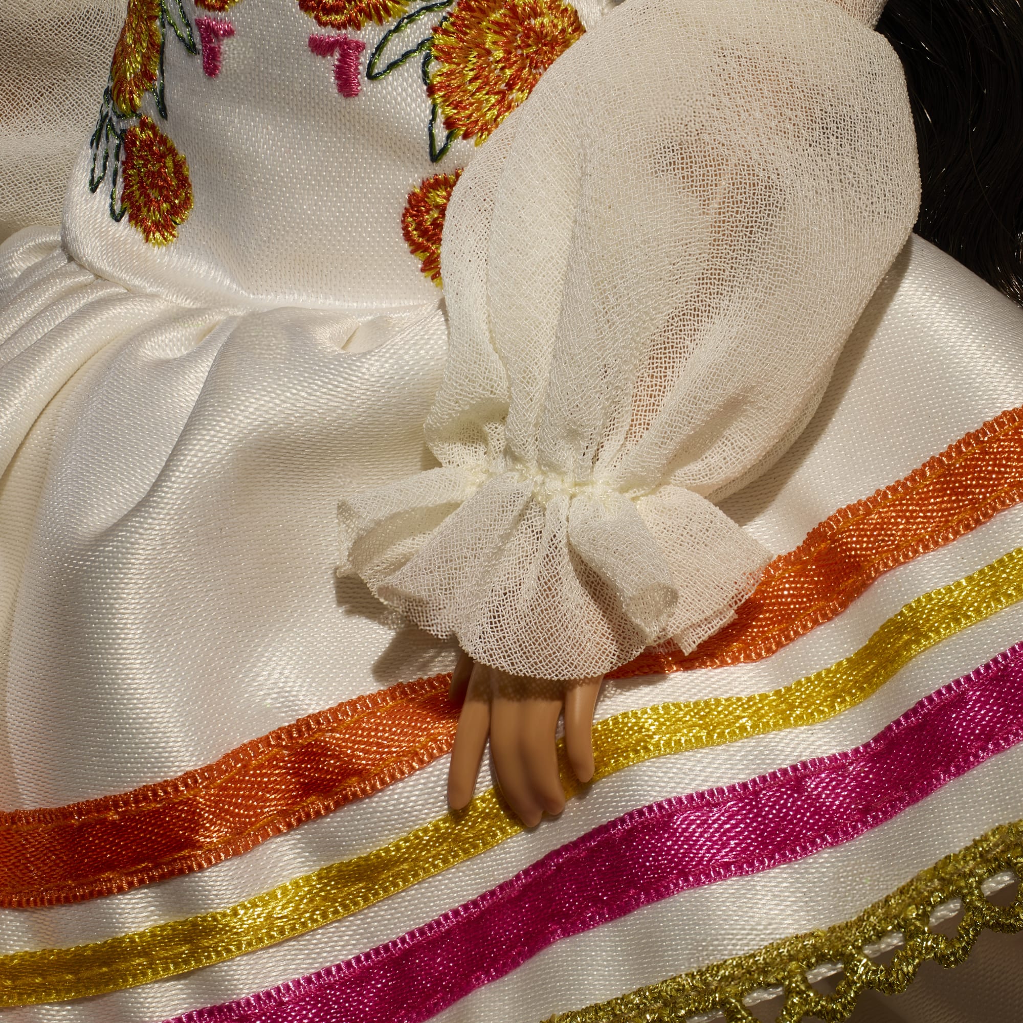 Barbie Signature Día De Muertos 2025 Collectible Doll in Ruffled Cream Gown - Image 4