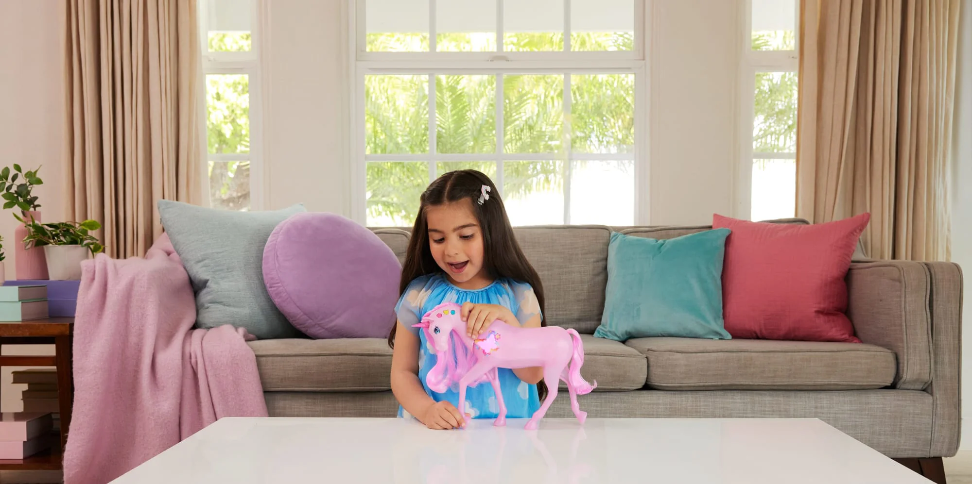 Barbie Fantasía Set de Juego Unicornio con Luz y Sonido - Image 2