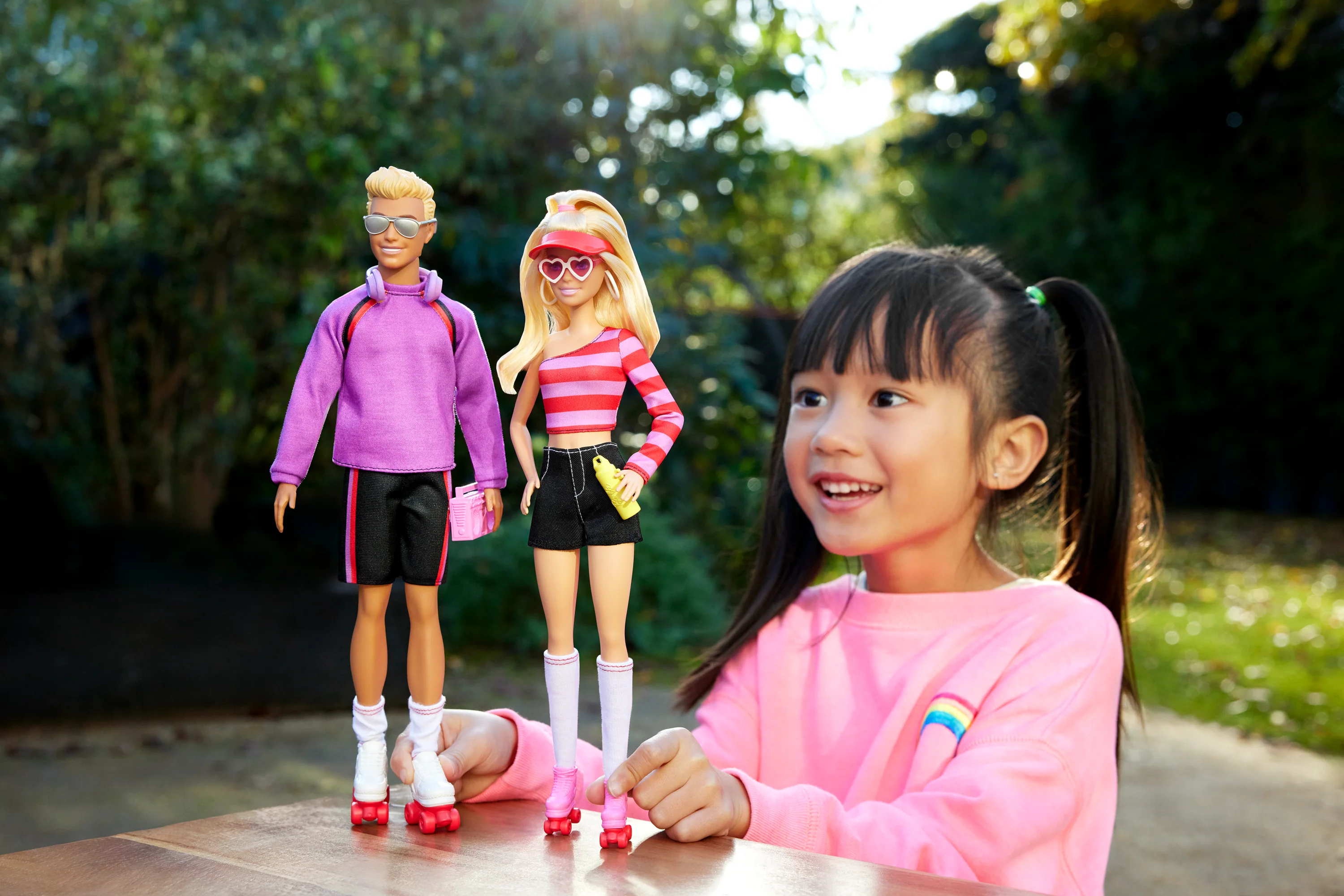 Barbie Fashionistas 2 Doll & 6 Accessories Set, Roller-Skating Theme, 65th Anniversary - Image 2