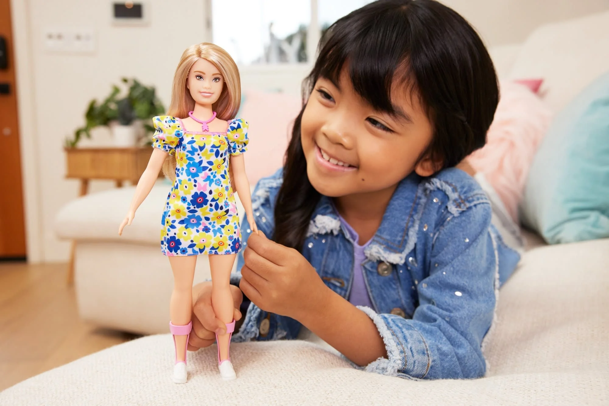 Barbie Fashionistas Poupée Atteinte de Trisomie 21 Avec Robe - Image 2