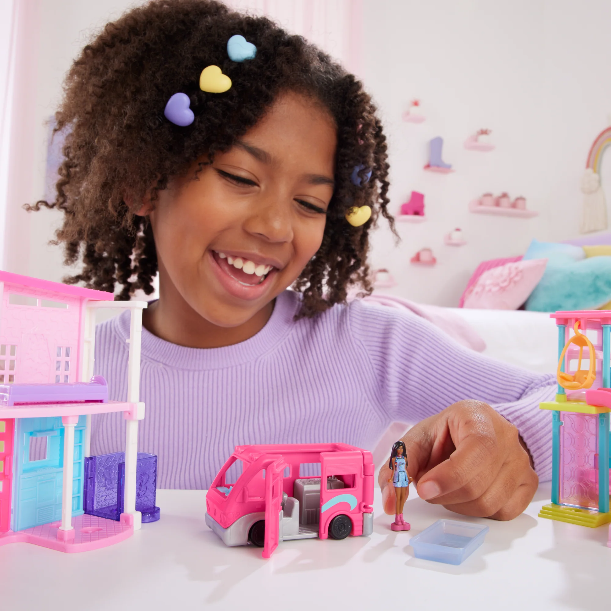 Barbie Mini BarbieLand Vehículo para Muñecas Camper de los Sueños - Image 2