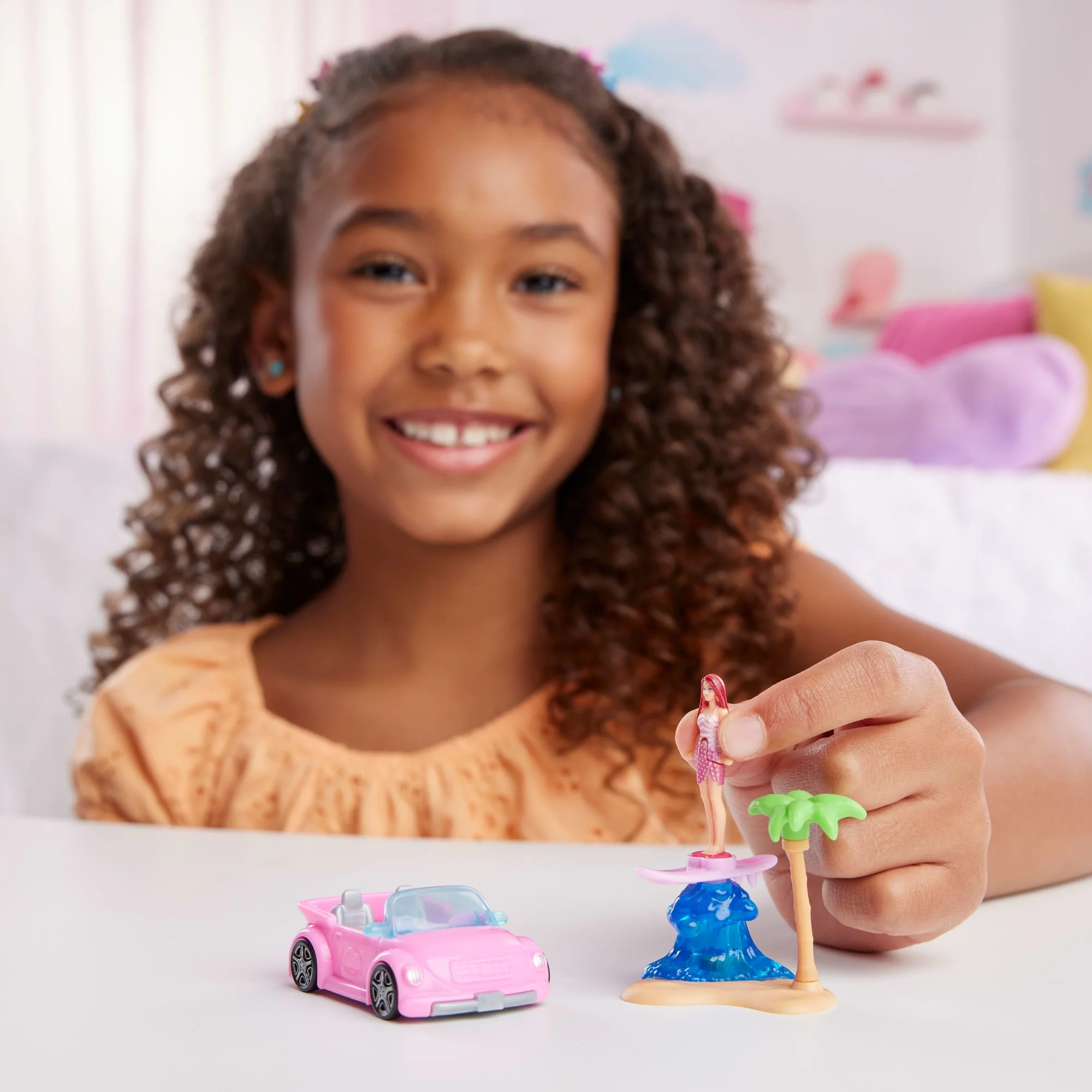 Barbie Mini BarbieLand Vehículo para Muñecas Clínica de Atención - Image 2
