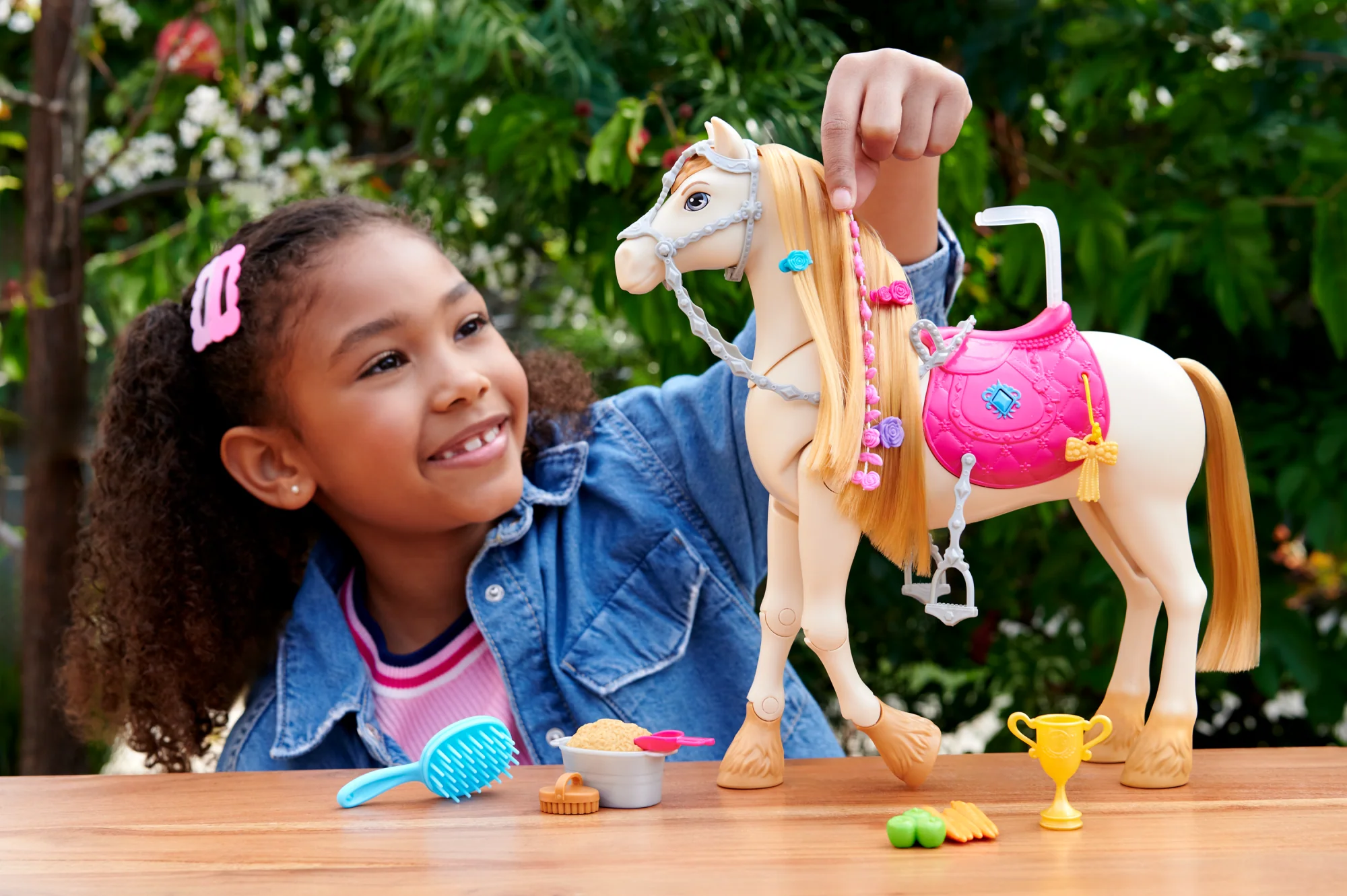 Barbie Mysteries: The Great Horse Chase interactive Toy Horse With Sounds, Music & Accessories - Image 2