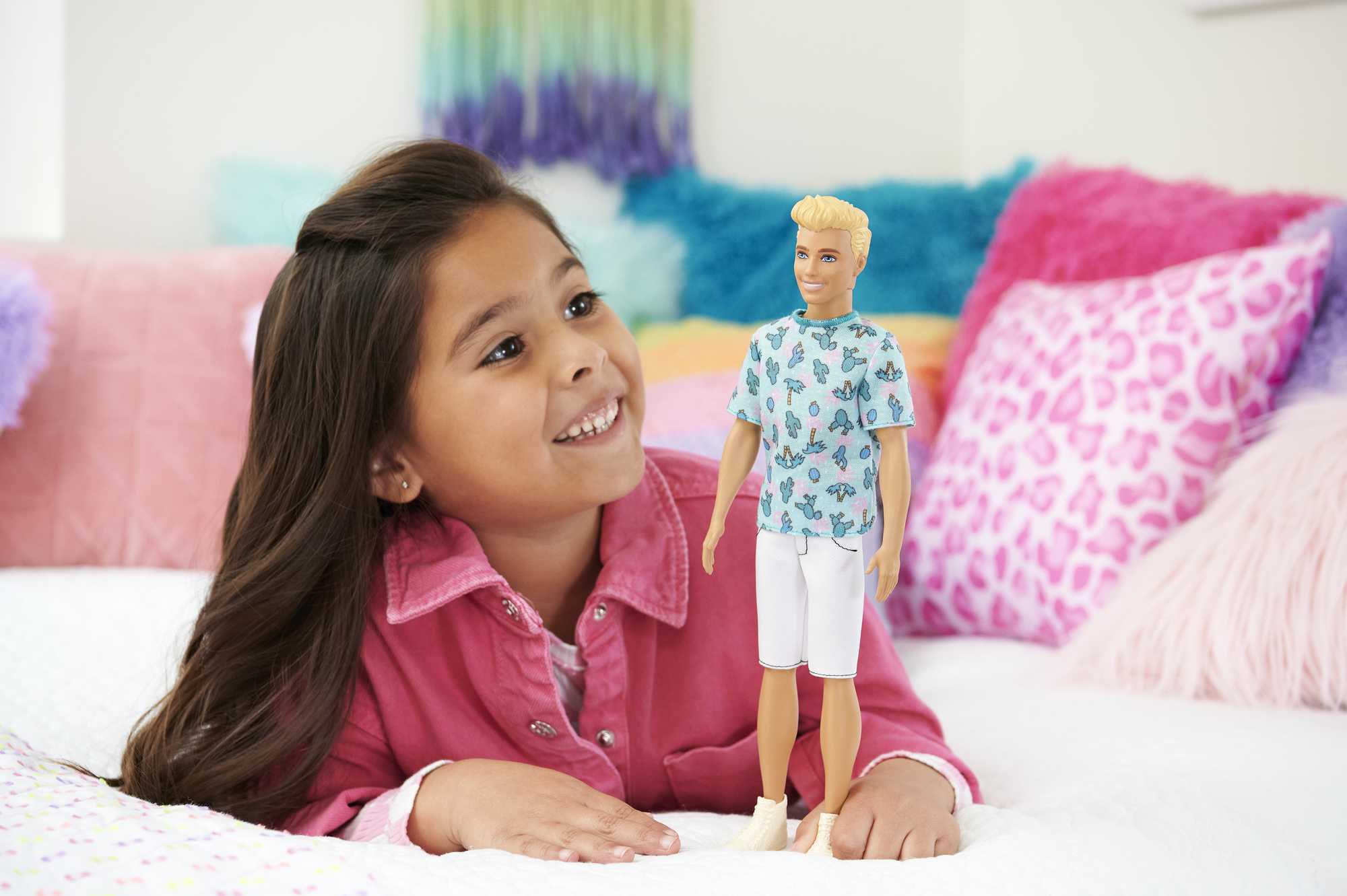 Barbie Fashionistas Ken Poupée 211, Cheveux Blonds, T-Shirt Cactus - Image 2