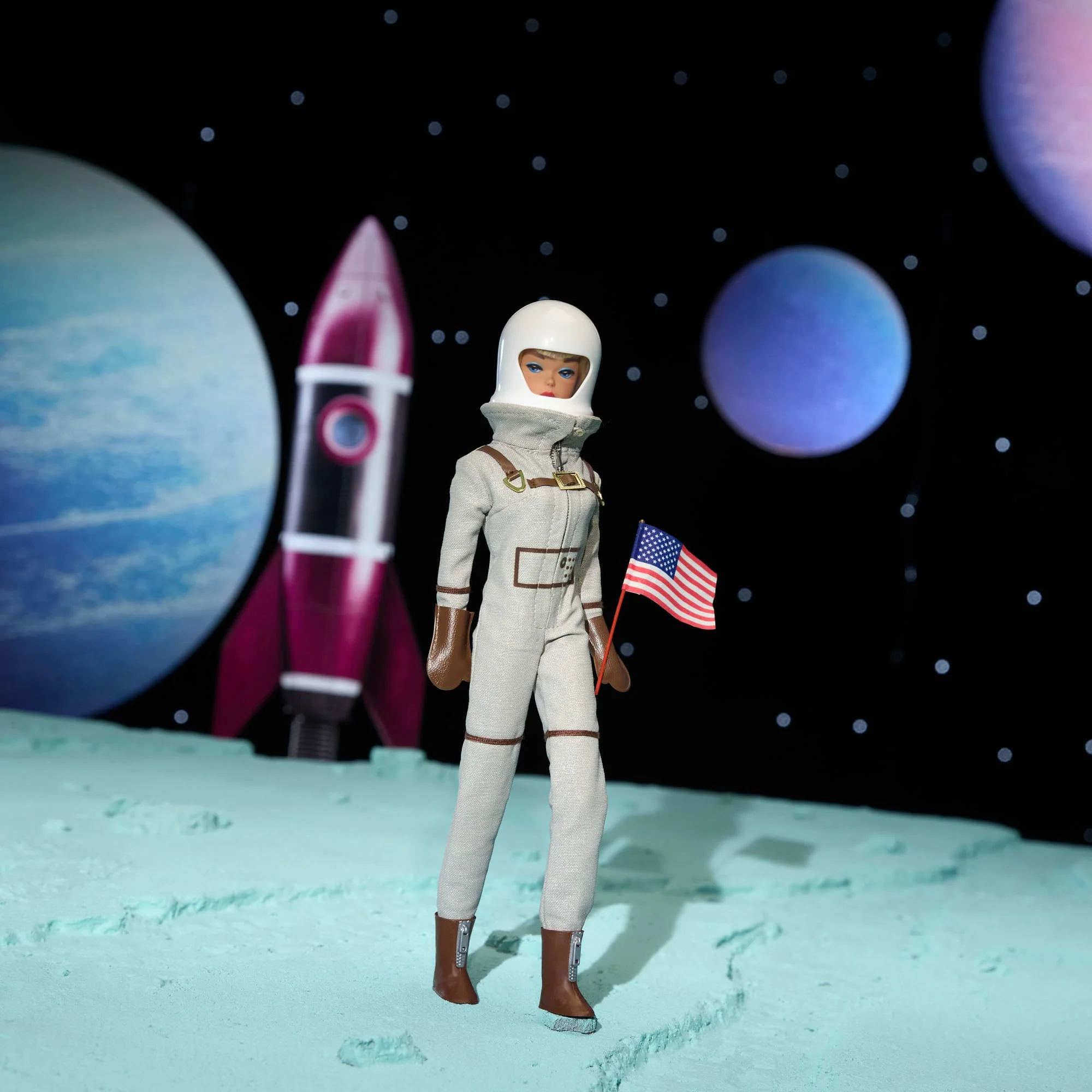 Barbie Signature Muñeca de Colección Astronaut 60th Anniversary - Image 4