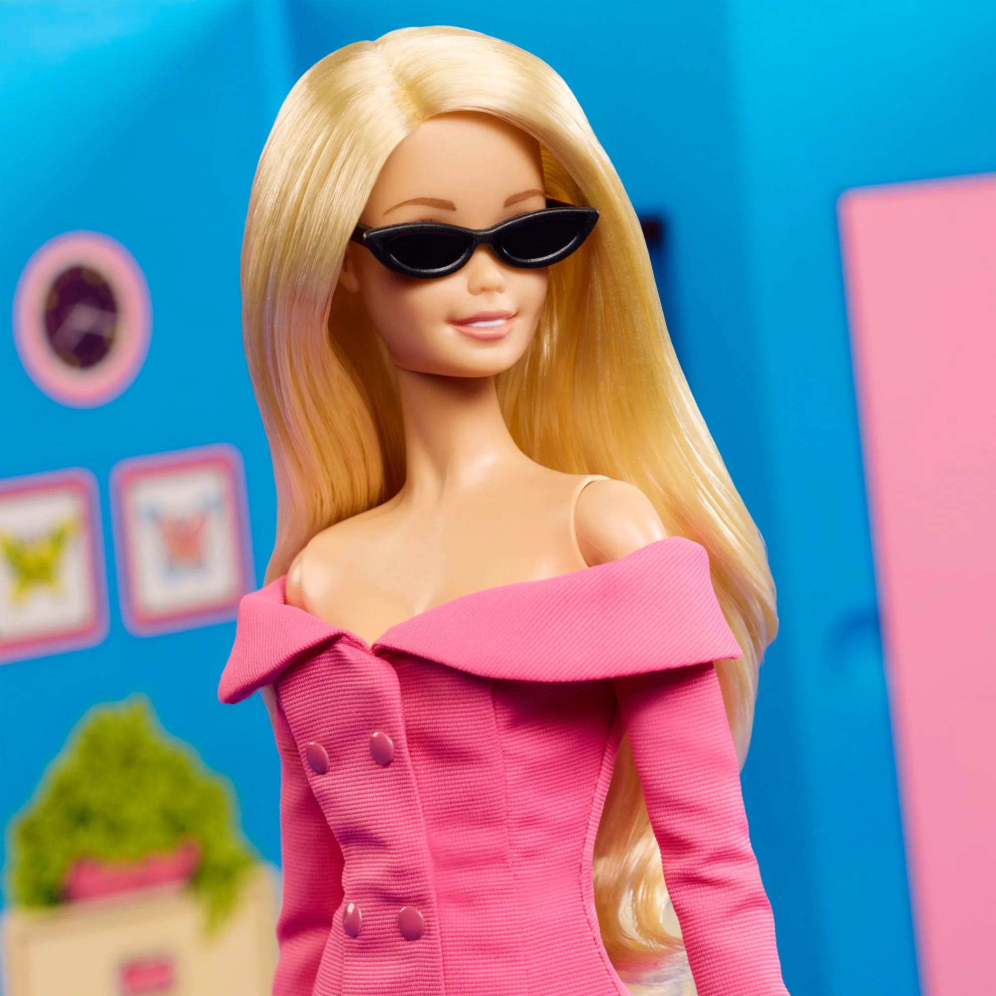 Barbie Signature Styled By Andrew Mukamal Barbie Doll With 3 Day-To-Night Looks & Accessories - Image 3