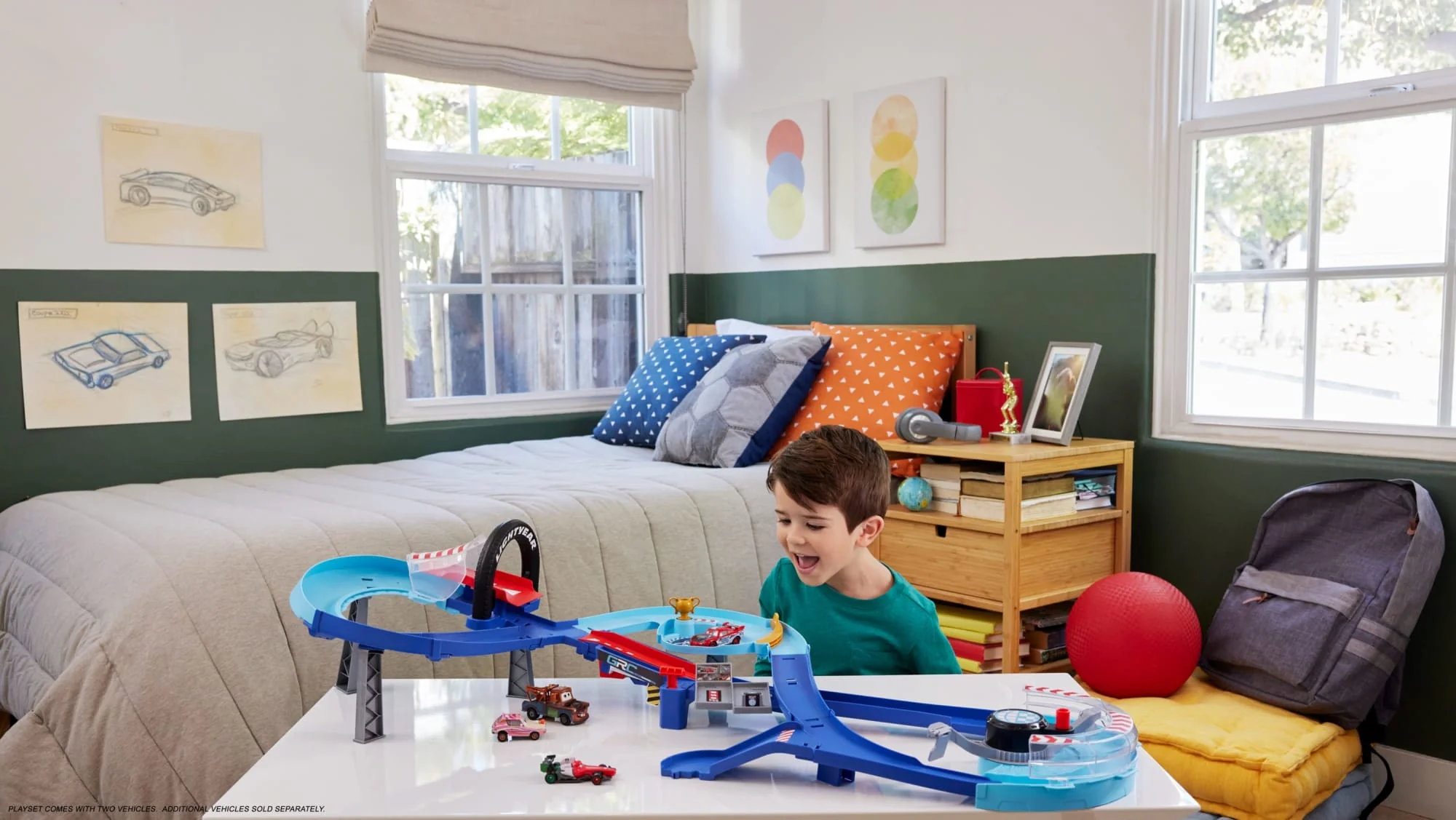 Disney And Pixar Cars Grc Jumping Raceway Playset With 2 Toy Vehicles, Includes Lightning Mcqueen - Image 2