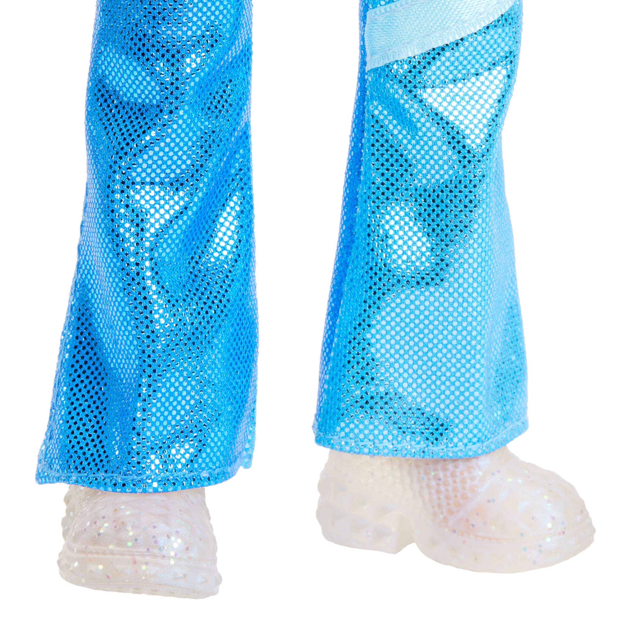 Disney Descendants: The Rise Of Red Princess Chloe Charming, Daughter Of Cinderella Fashion Doll - Image 5