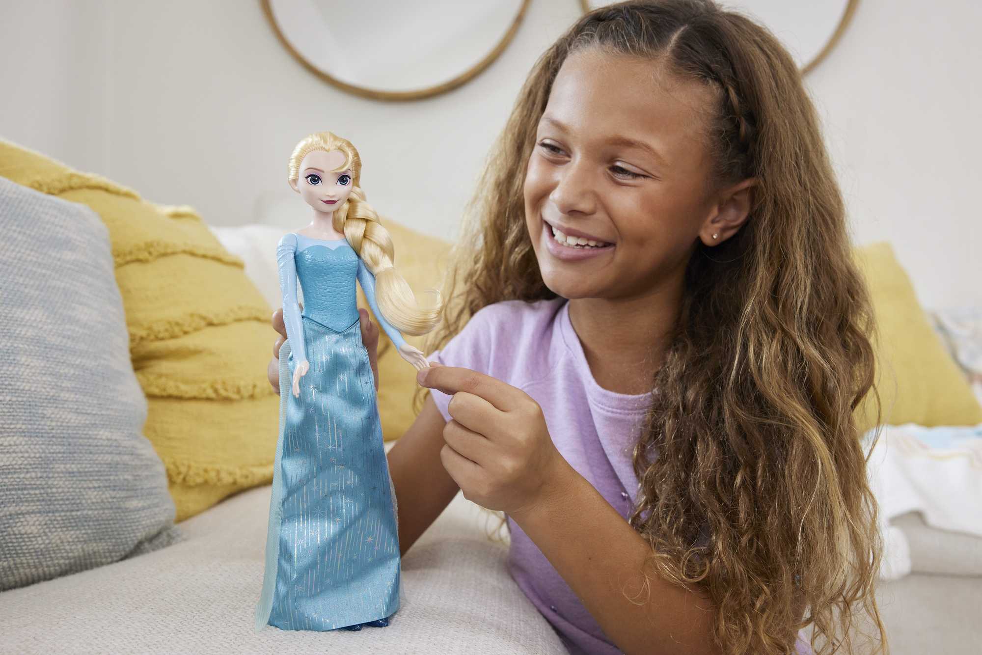 Disney Frozen Elsa Fashion Doll And Accessory Toy Inspired By The Movie - Image 2