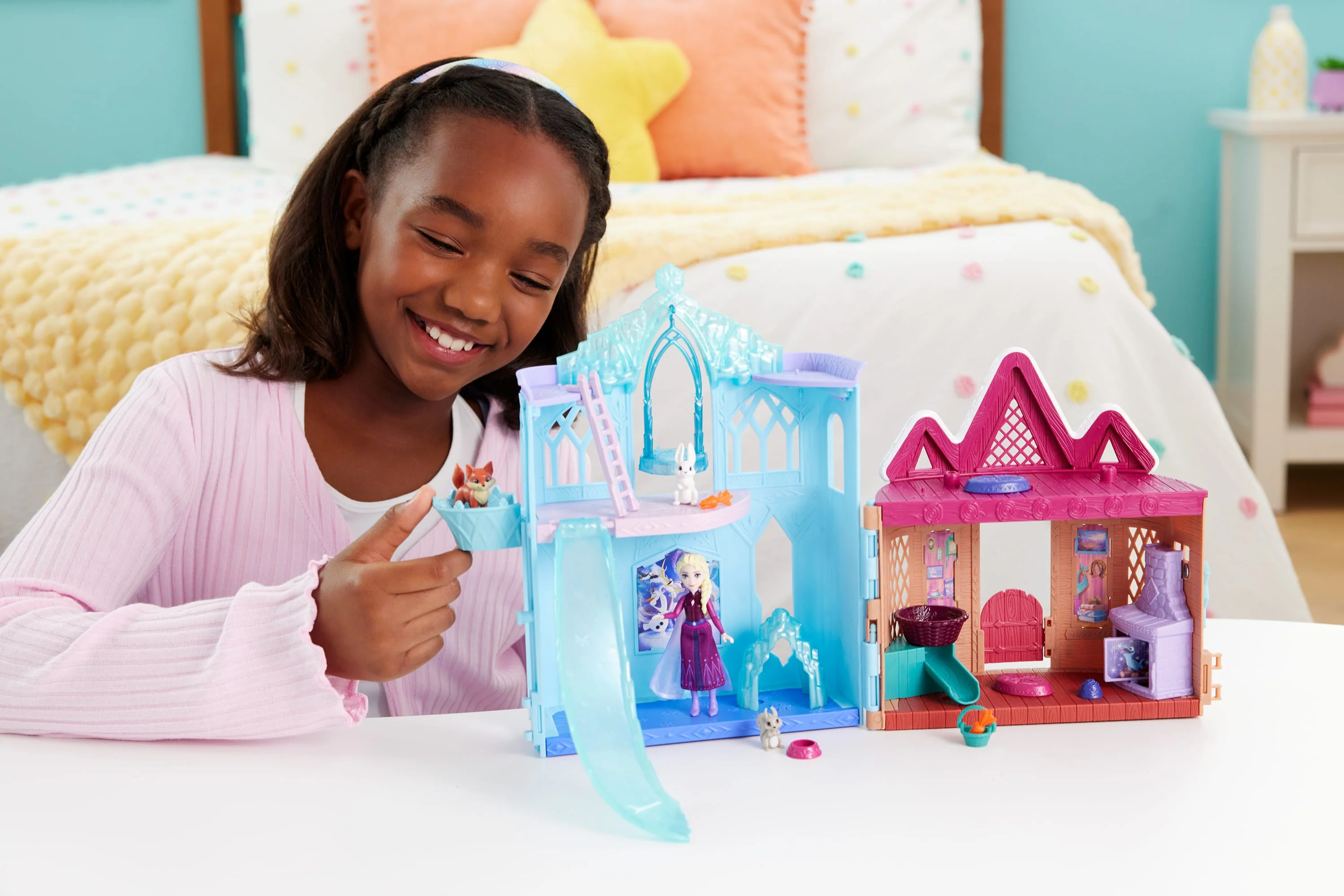 Disney Frozen Winter Animal Fun Playset With Elsa Small Doll, 3 Animal Friends & 8 Accessories - Image 2