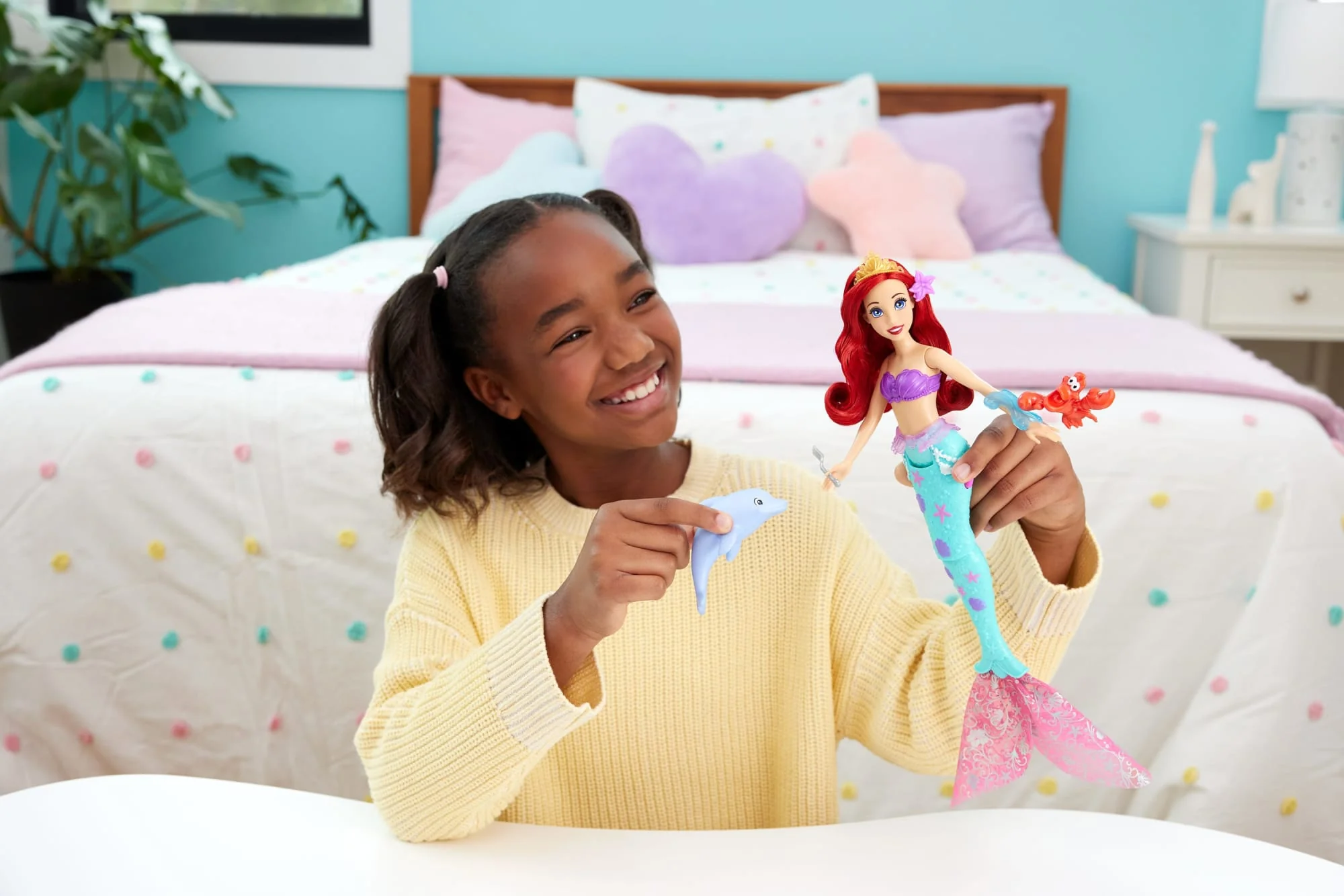 Disney Princess Ocean Friends Ariel Swimming Mermaid Doll With Squirt Toy, Figure & 4 Accessories - Image 2