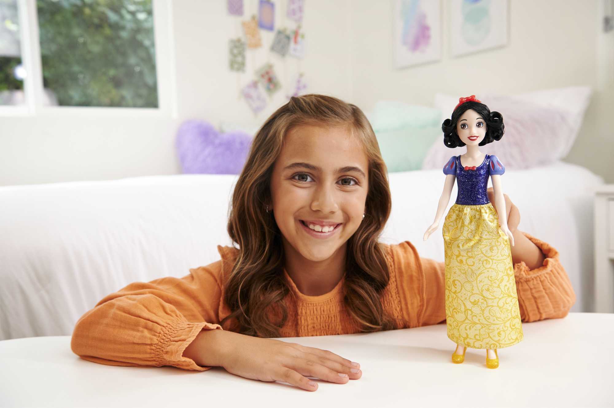 Disney Princess Toys, Snow White Fashion Doll And Accessories - Image 2