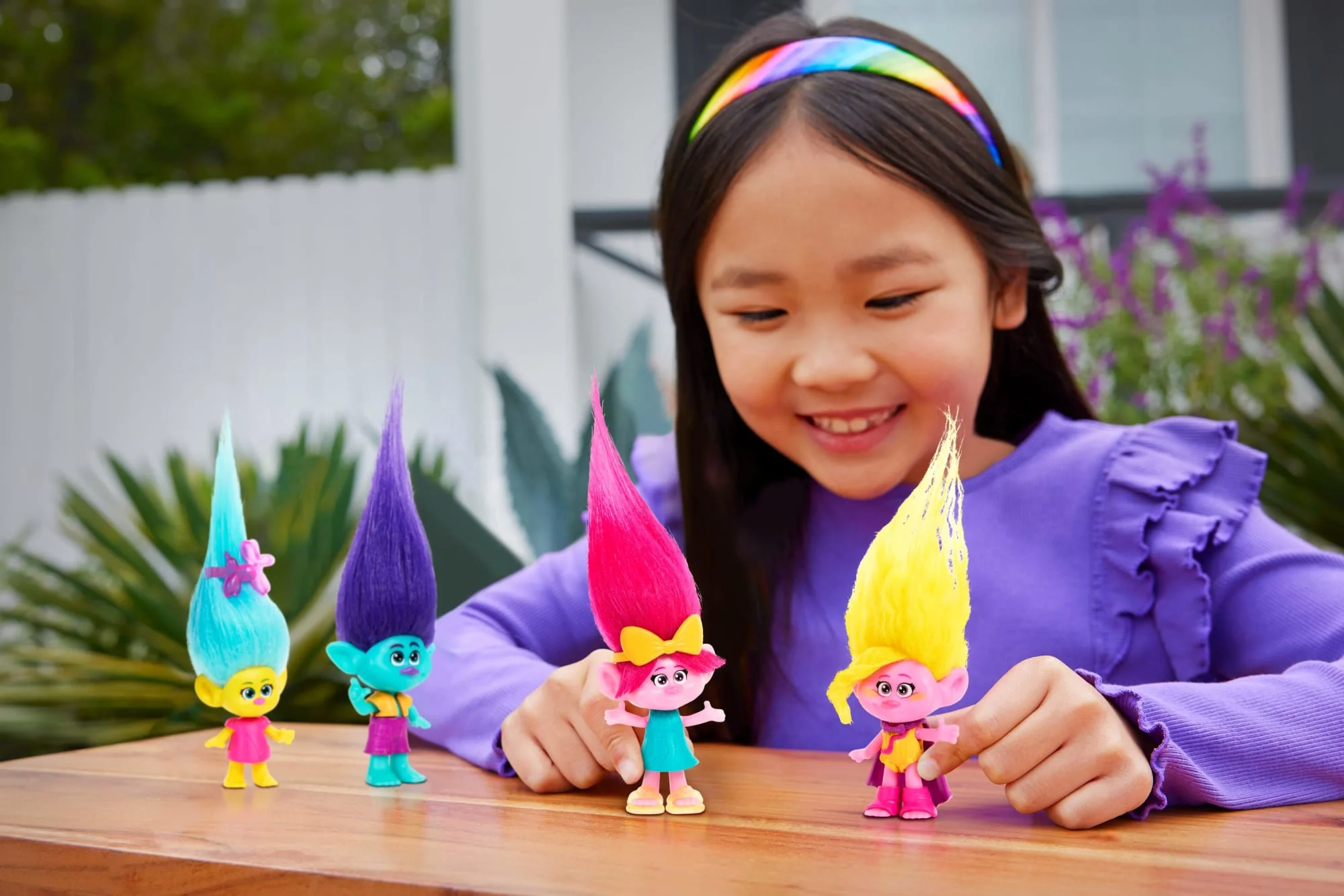 Dreamworks Trolls Fun Fair Surprise Trendsettin’ Queen Poppy Fashion Doll inspired By The Series - Image 2
