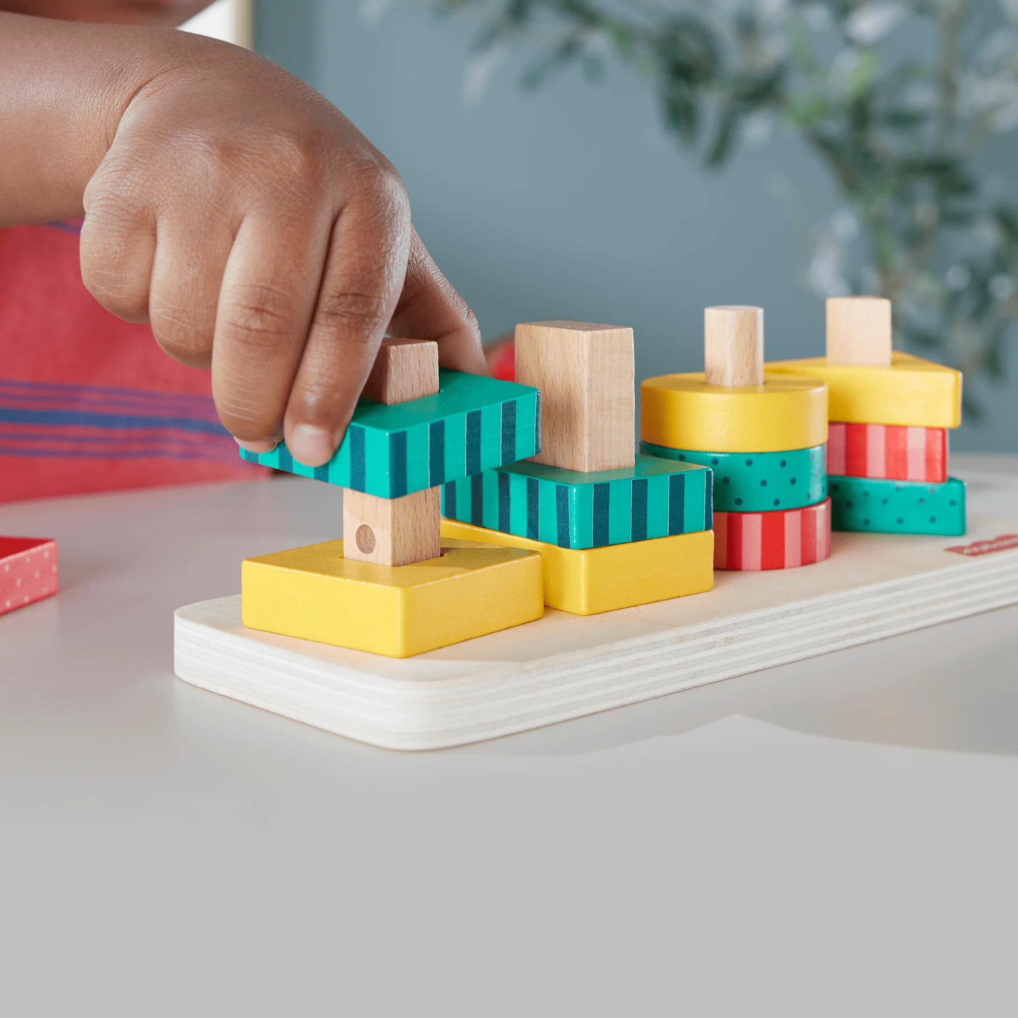 Fisher-Price Empileur de Formes en Bois, Triage, 13 Éléments - Image 3