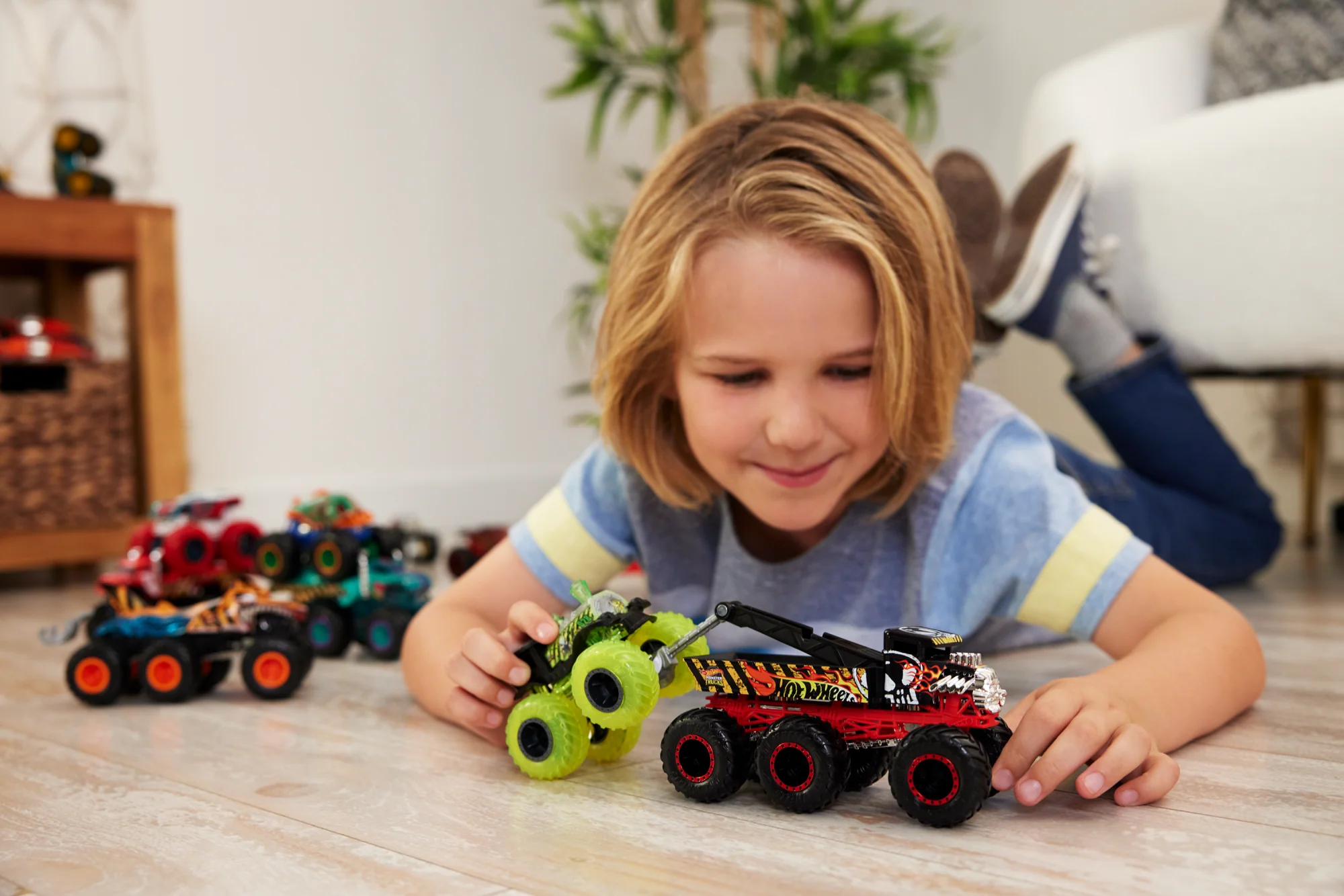 Hot Wheels Monster Trucks Vehículo de Juguete Camiones Remolque Sorpresa Escala 1:64 - Image 2
