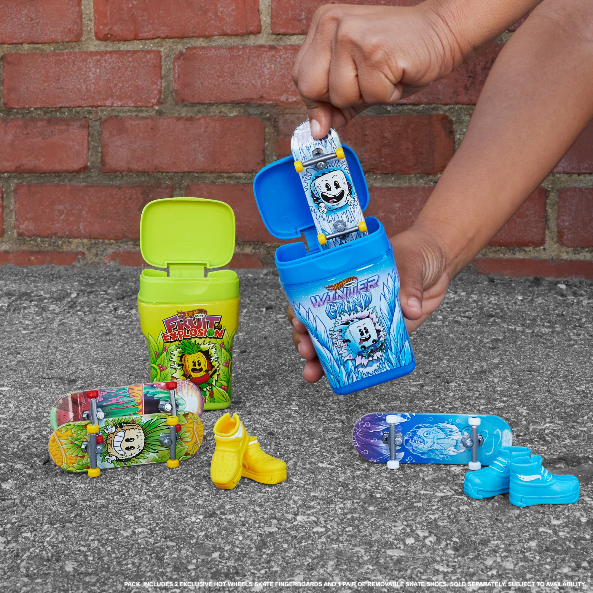 Hot Wheels Skate, 2 Flavor Containers With 4 Exclusive Fingerboards And 2 Pairs Of Removable Skate Shoes, 2 Storage Containers (8 Items Total) - Image 4