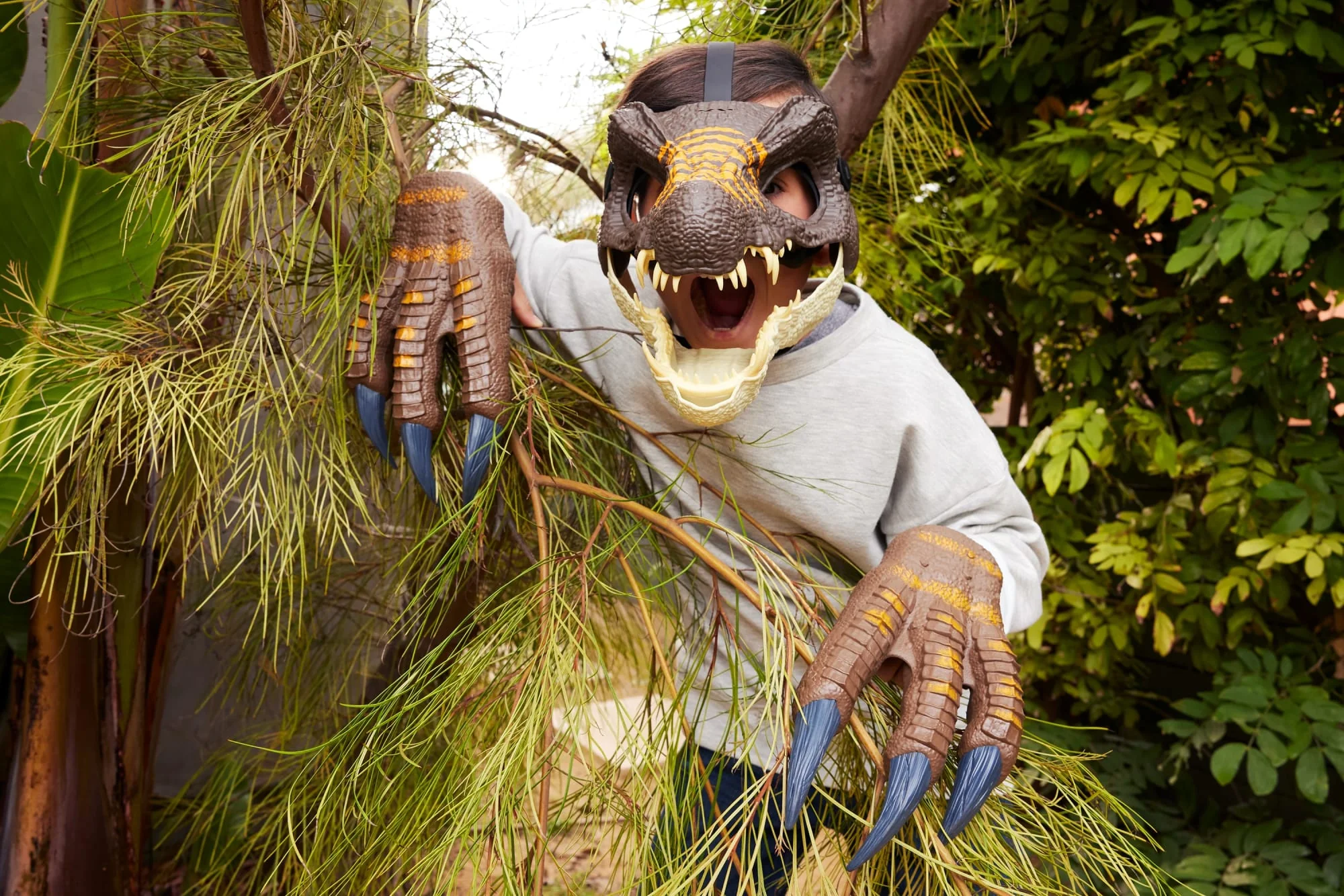 Jurassic World Rebirth Spinosaurus Dinosaur Mask, Role-Play Head Wear, Movie-inspired Costume Gear - Image 2