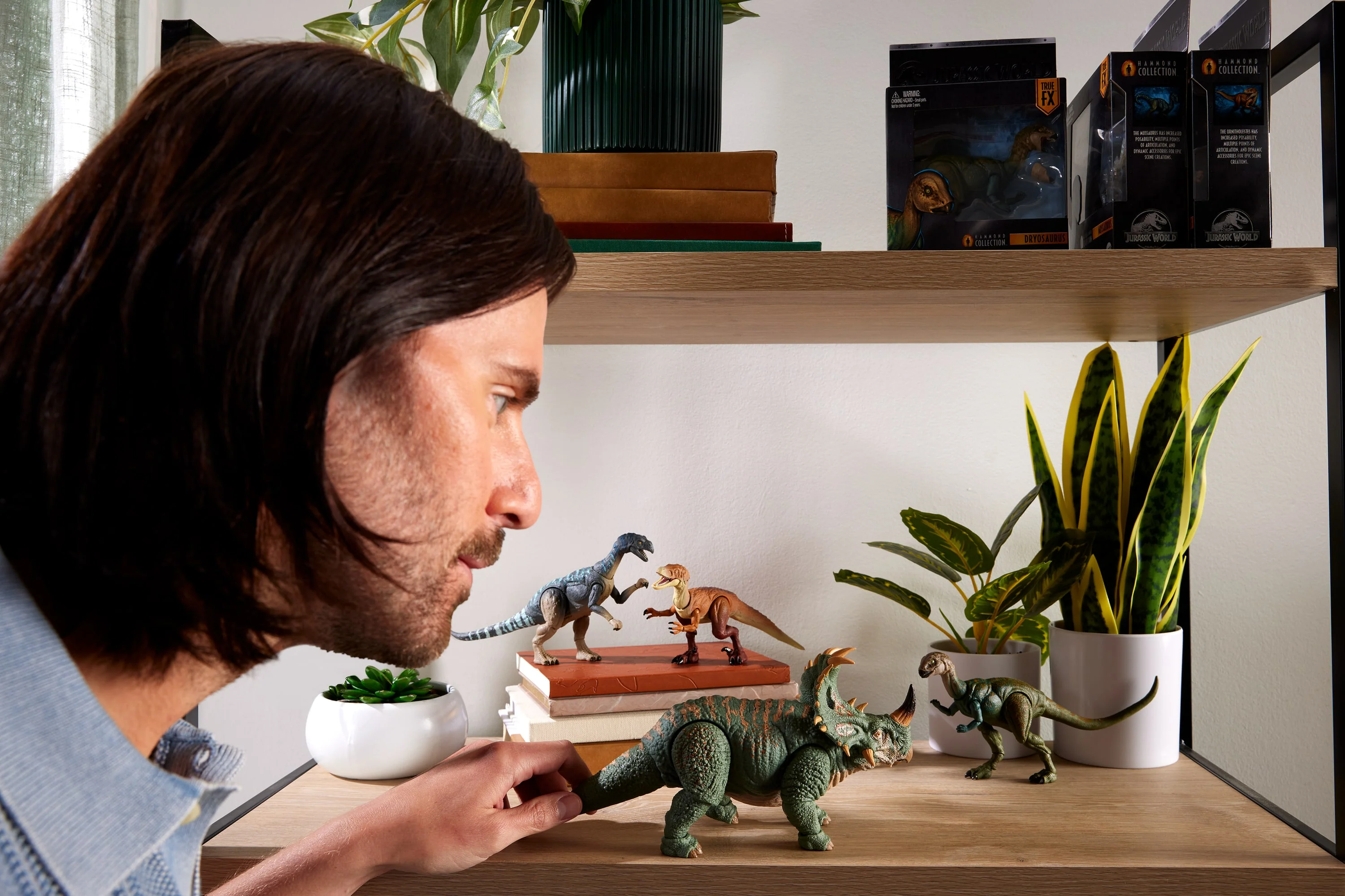 Jurassic World Hammond Collection Sinoceratops Deluxe Articulated Action Figure Large Size - Image 2