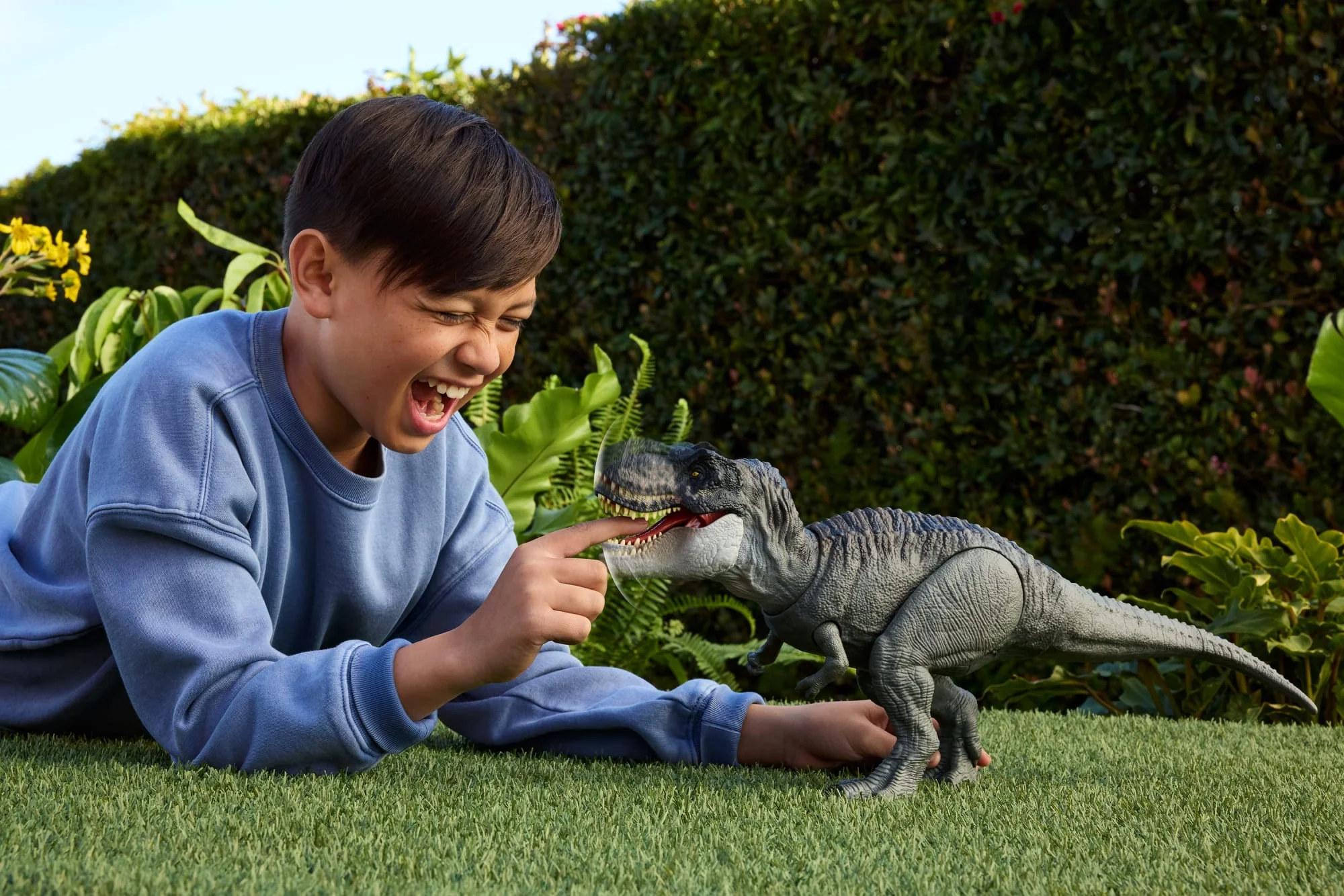 Jurassic World Rebirth Power Devour Tyrannosaurus Rex Dinosaur Figure, Constant Chomp Lights & Sound - Image 2