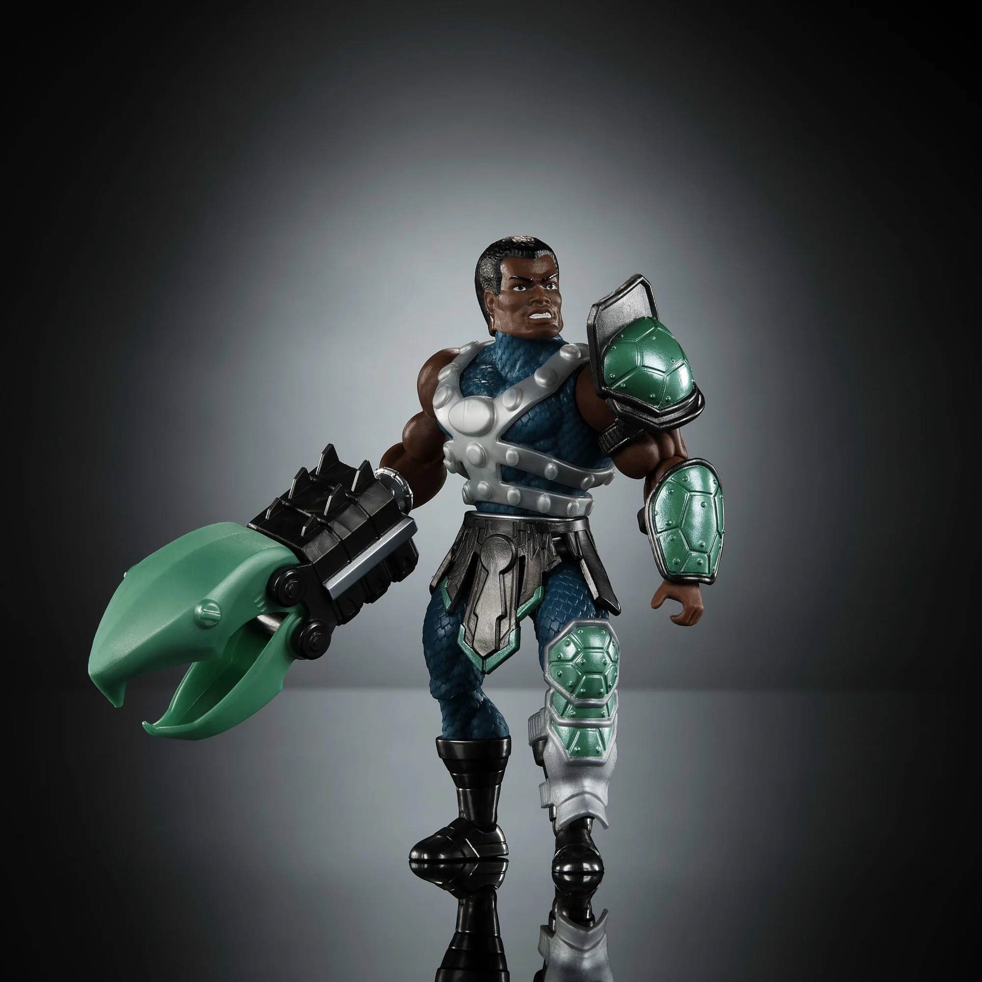 Masters of the Universe Turtles of Grayskull Figura de Acción Clamp Champ de 5.5 pulgadas - Image 4