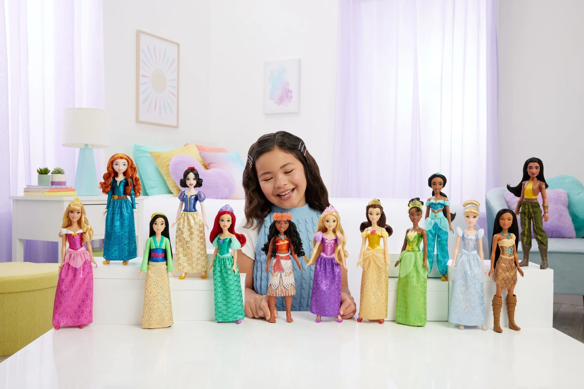 Disney Princess Ultimate Princess Collection With 13 Fashion Dolls in Sparkling Outfits & Accessories - Image 2