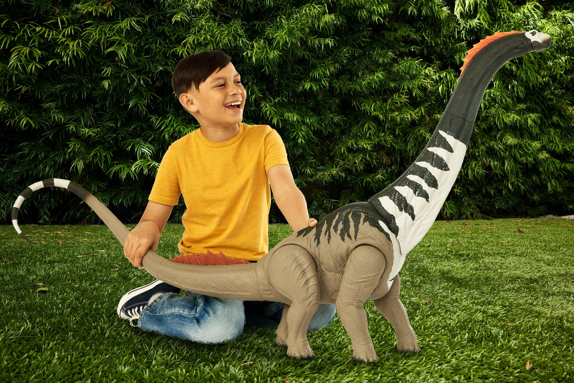 Jurassic World Rebirth Super Colossal Titanosaurus Dinosaur, 53 inch Long Movie-Accurate Herbivore - Image 2