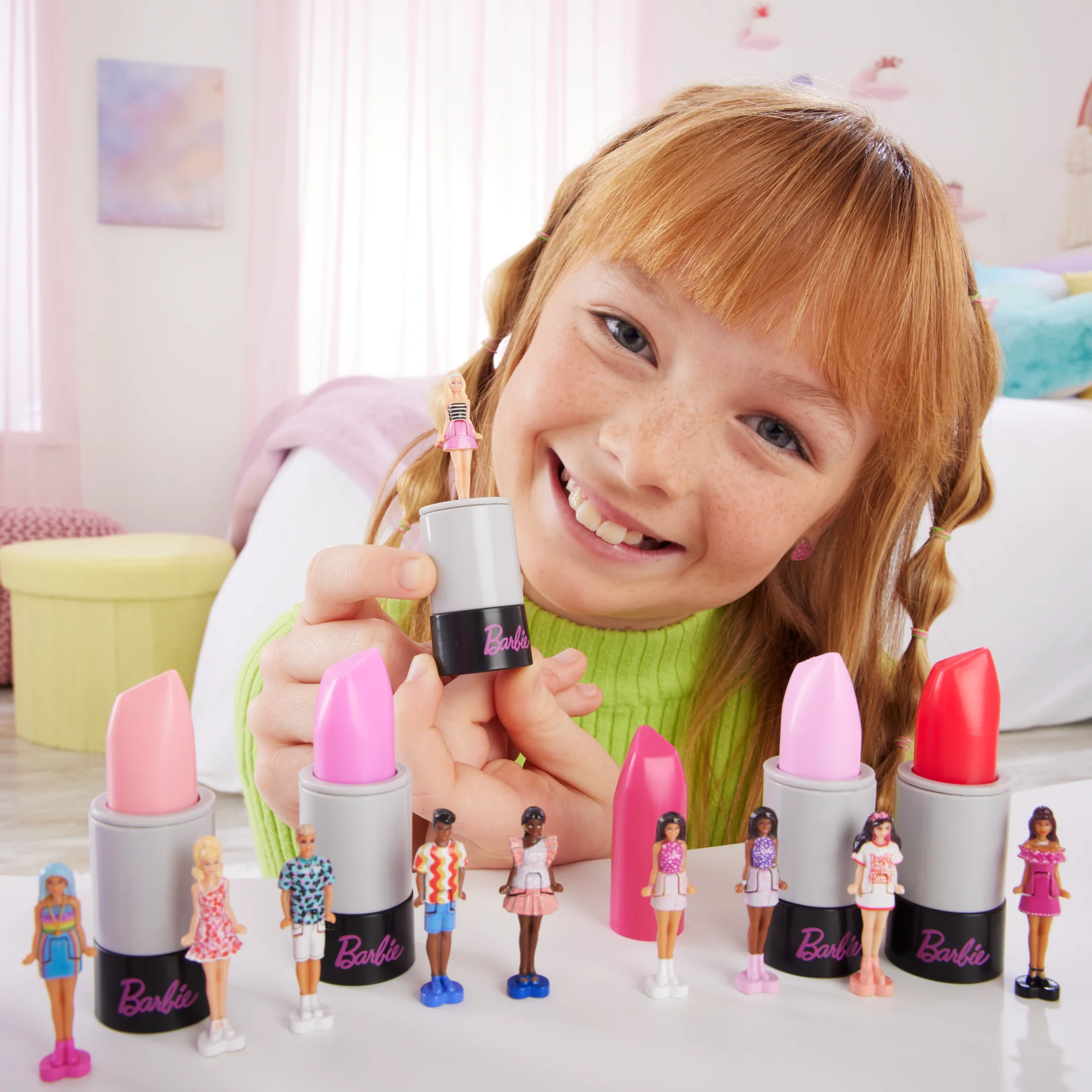 Barbie Mini Barbieland Fashionistas Dolls, 1.5-inch Dolls in Lipstick Tube, Surprise Reveal - Image 2