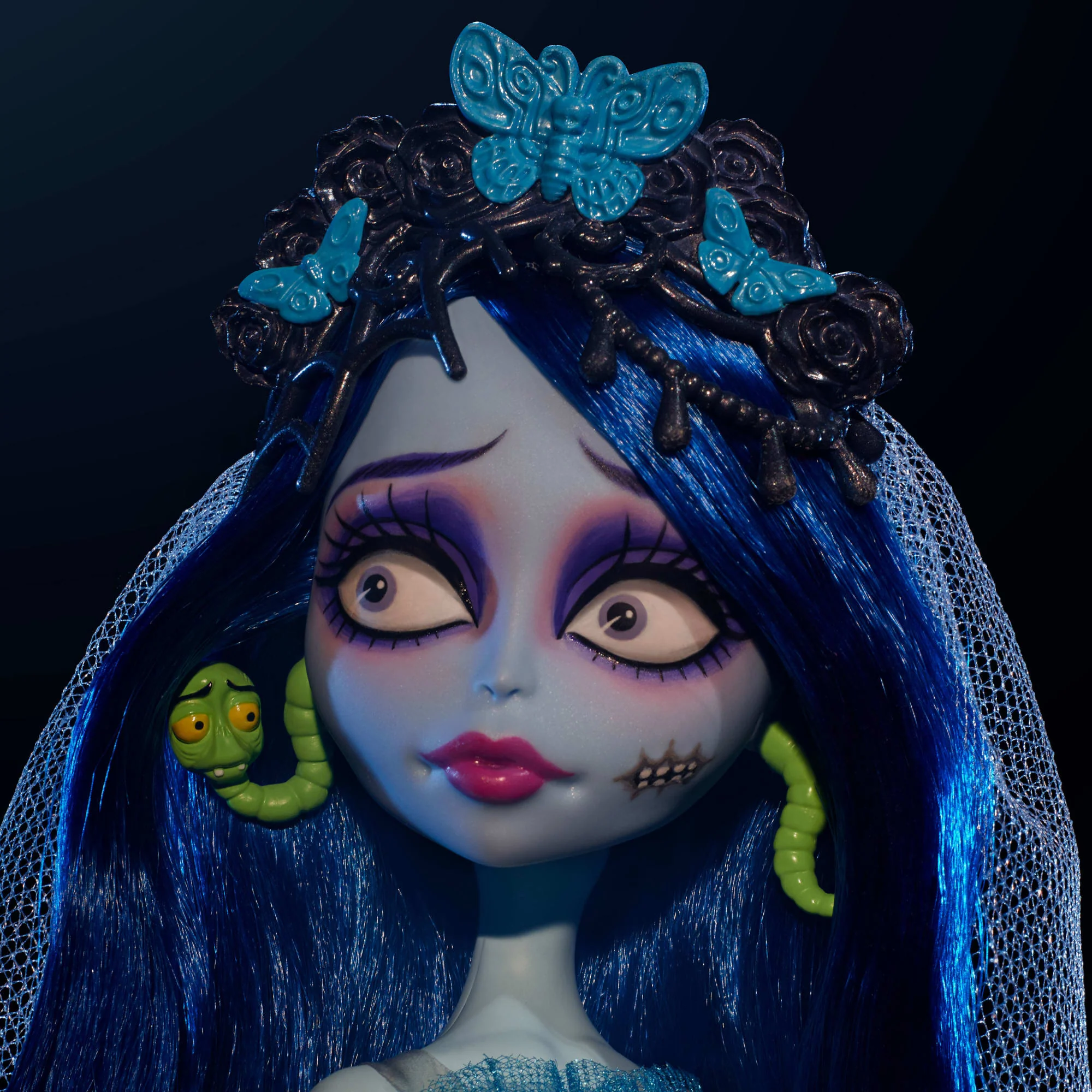 Monster High Skullector Corpse Bride Collectible Doll, Emily in Gothic Wedding Dress With Veil - Image 3