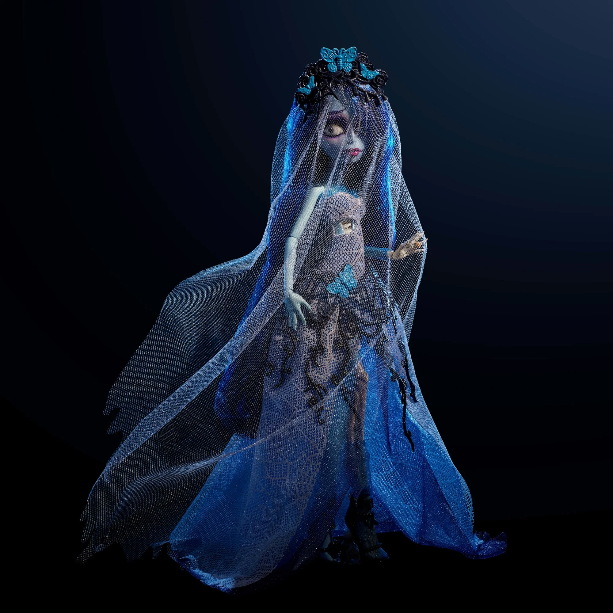 Monster High Skullector Corpse Bride Collectible Doll, Emily in Gothic Wedding Dress With Veil - Image 4