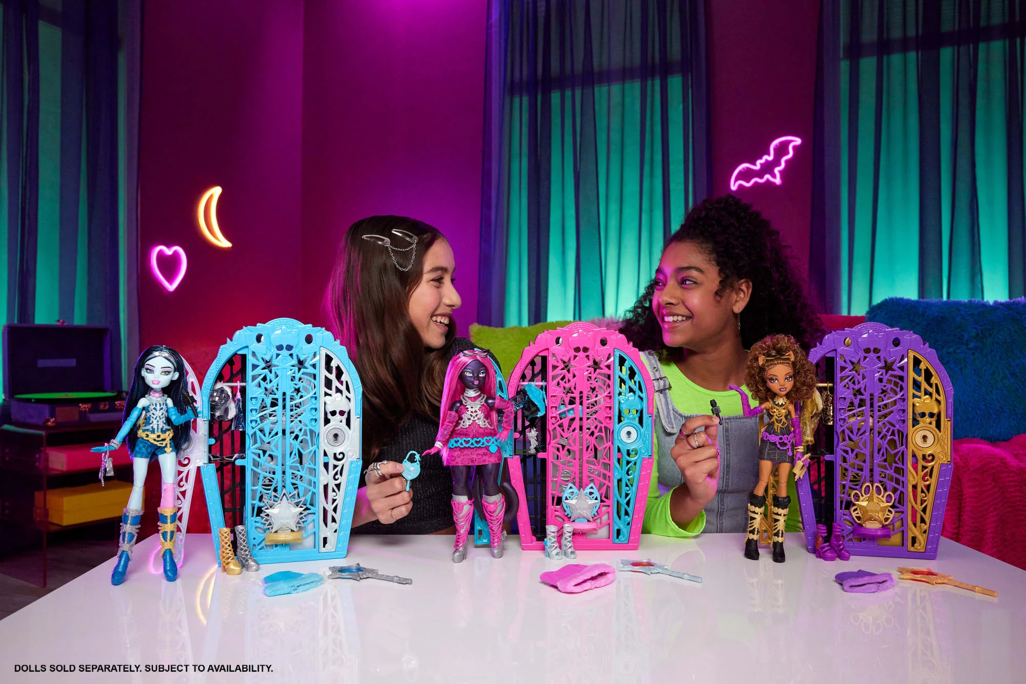 Monster High Skulltimate Secrets Hauntlywood Mysteries Doll, Catty Noir With 19+ Surprises - Image 2