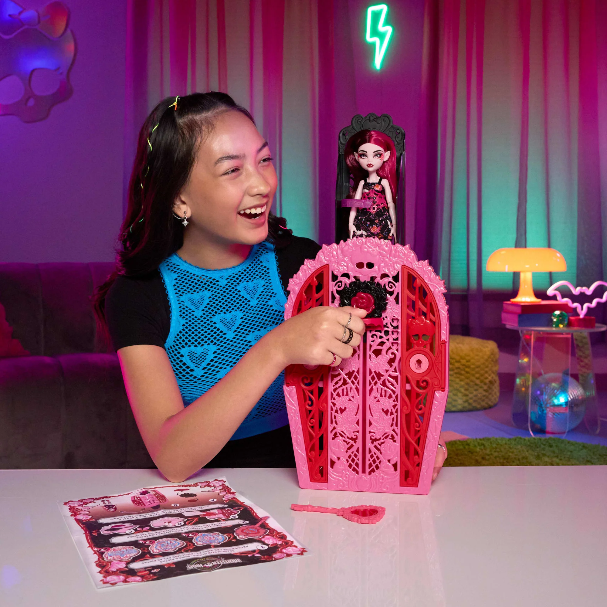 Monster High Skulltimate Secrets Garden Mysteries Playset, Draculaura Doll With 19+ Surprises - Image 2