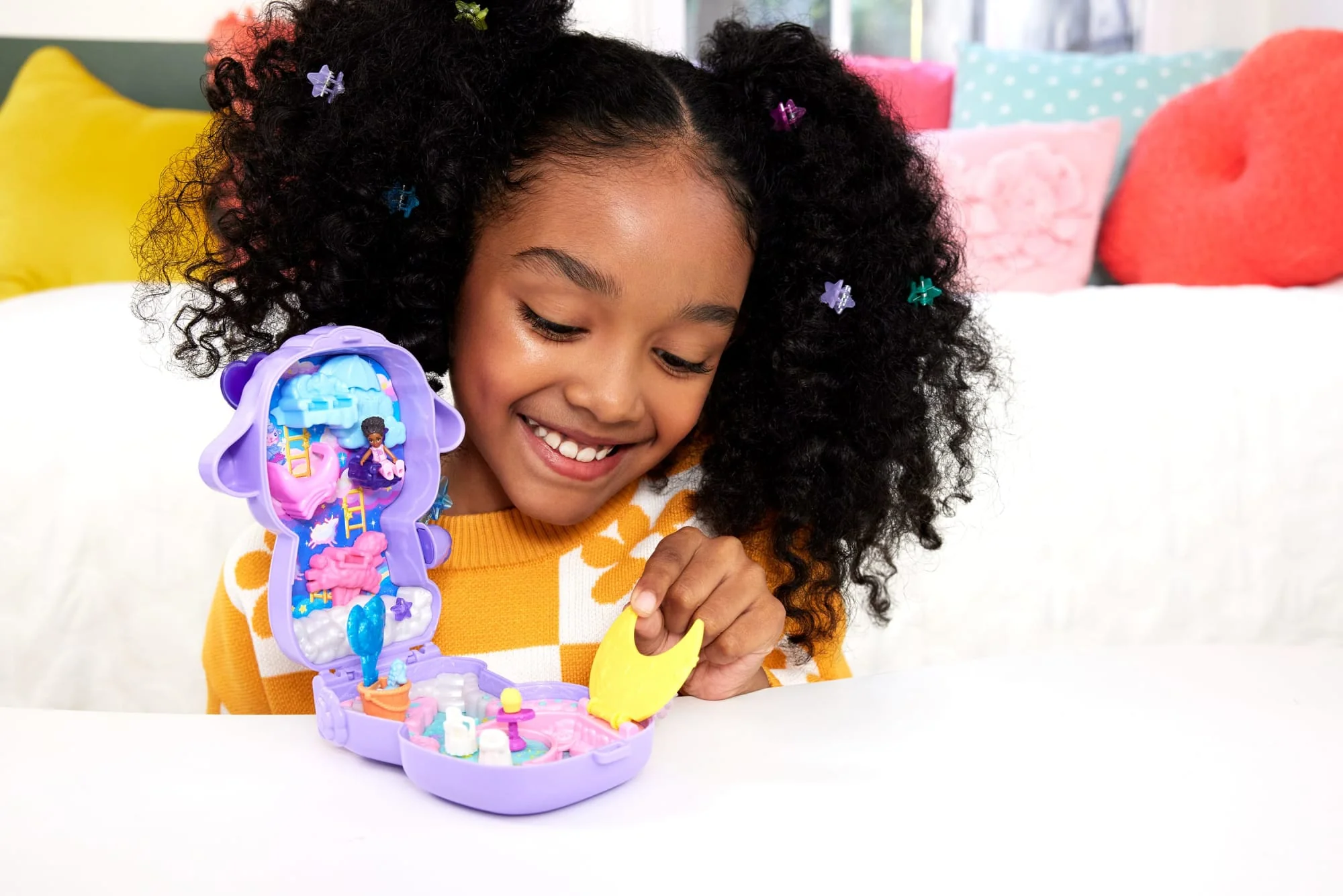 Polly Pocket Cozy Dreamland Lamb Compact Playset With 1 Micro Doll And Pet Unicorn, Travel Toy With Food & Styling Accessories - Image 2