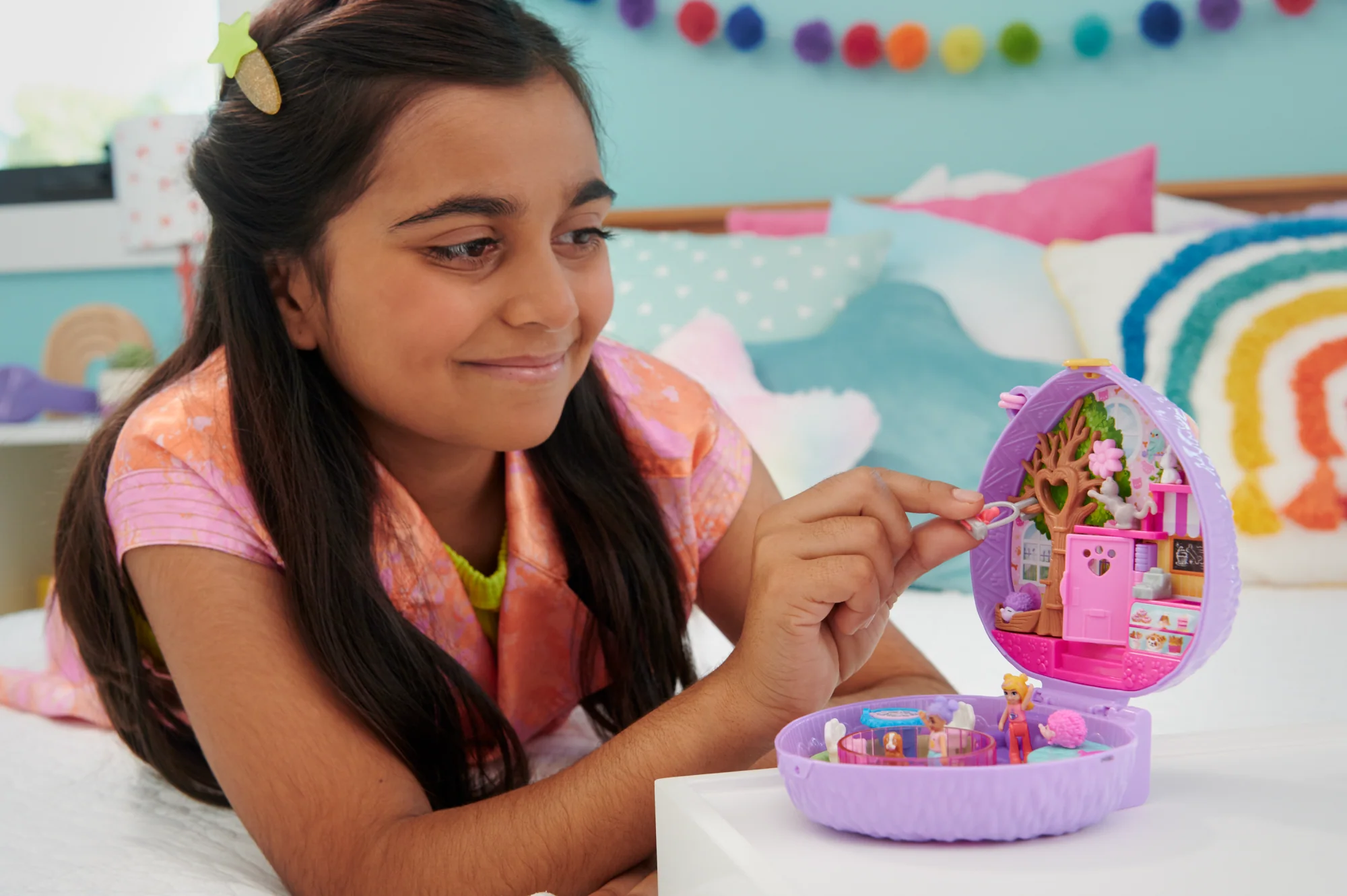 Polly Pocket Dolls And Playset, Travel Toys, Hedgehog Coffee Shop Compact - Image 2