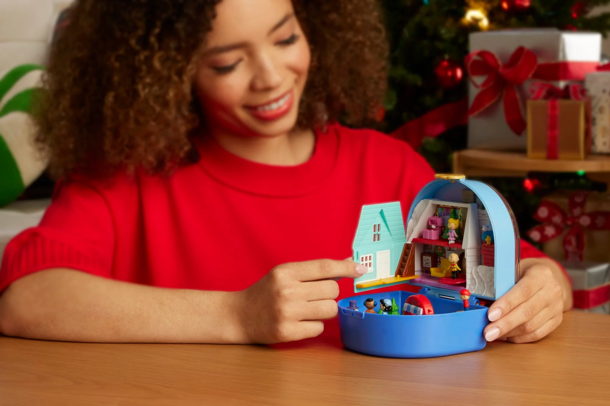 Polly Pocket Micro Dolls And Playset, Collector Peanuts Compact With 7 Accessories - Image 4