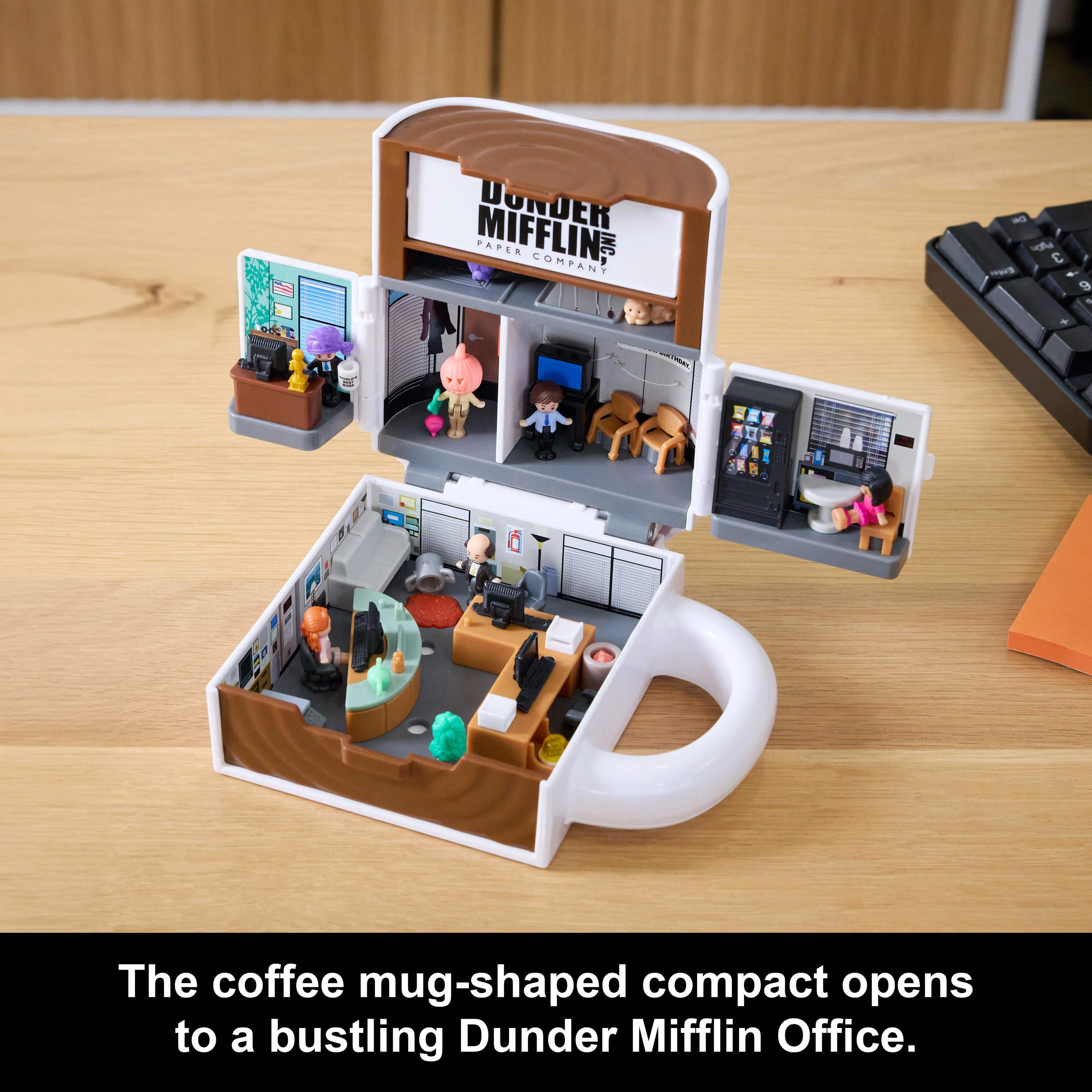 Polly Pocket X The Office Best Boss Mug Compact, Dunder Mifflin Character Set Collectible Toy - Image 4