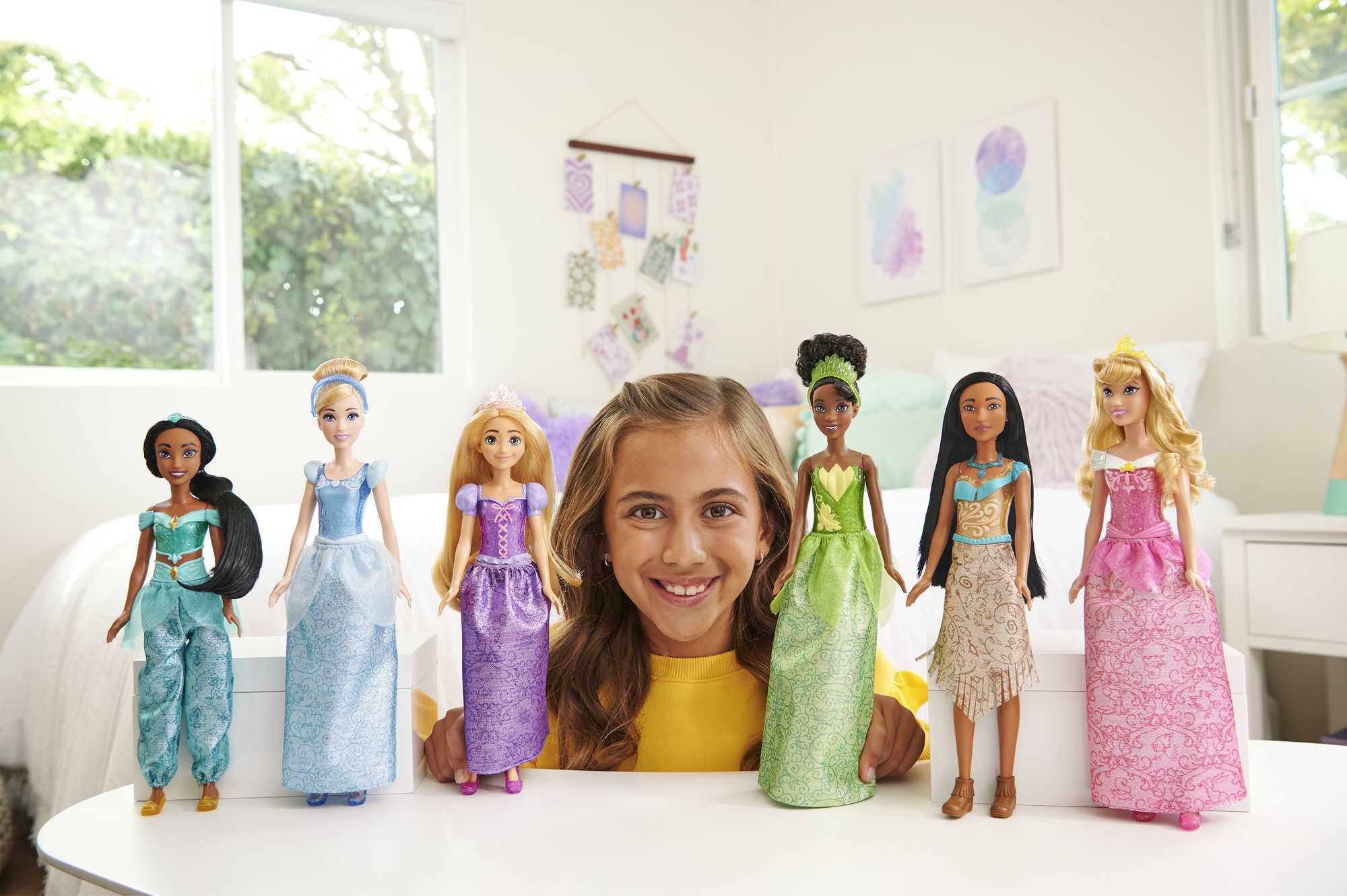 Princesses Disney 13 Poupées Mode Princesses et Accessoires - Image 2