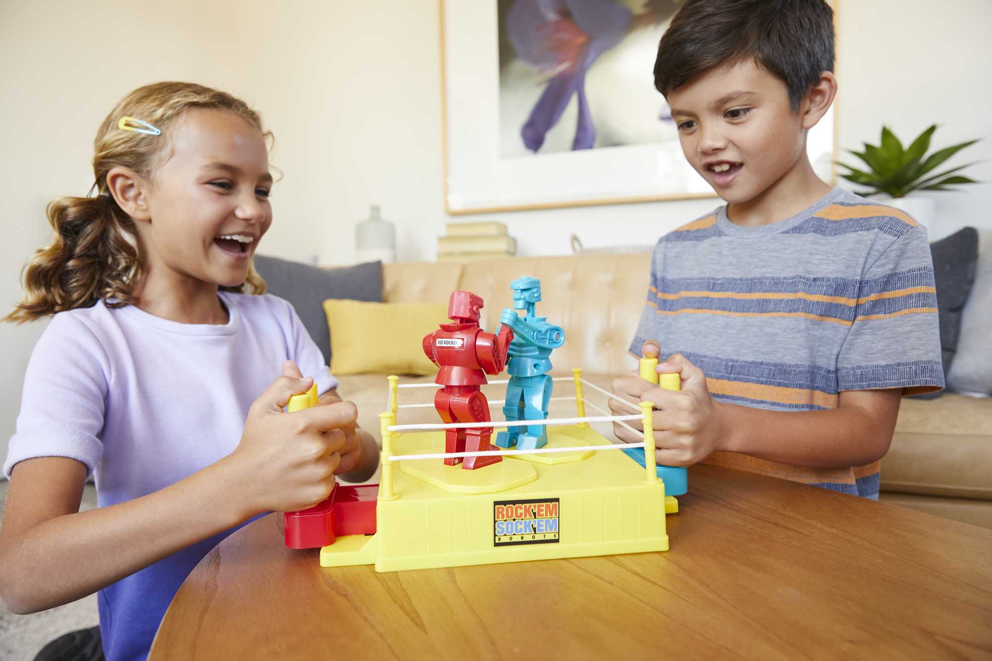 Rock 'Em Sock 'Em Robots Kids Game, Fighting Robots With Red Rocker & Blue Bomber - Image 2