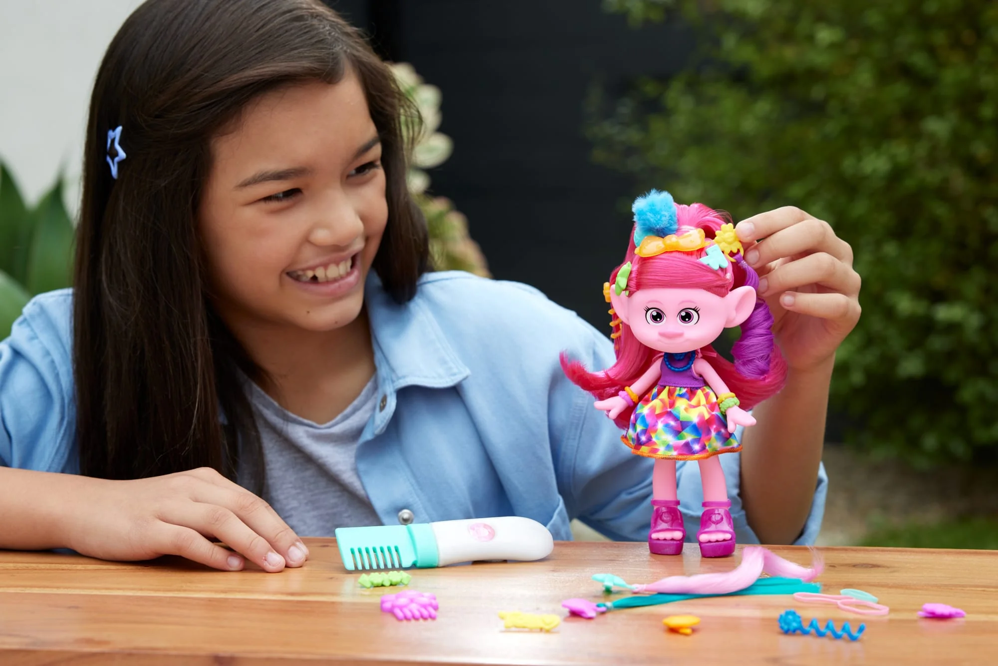 Dreamworks Trolls Band Together Hair-Tastic Queen Poppy Fashion Doll & 15+ Hairstyling Accessories - Image 2