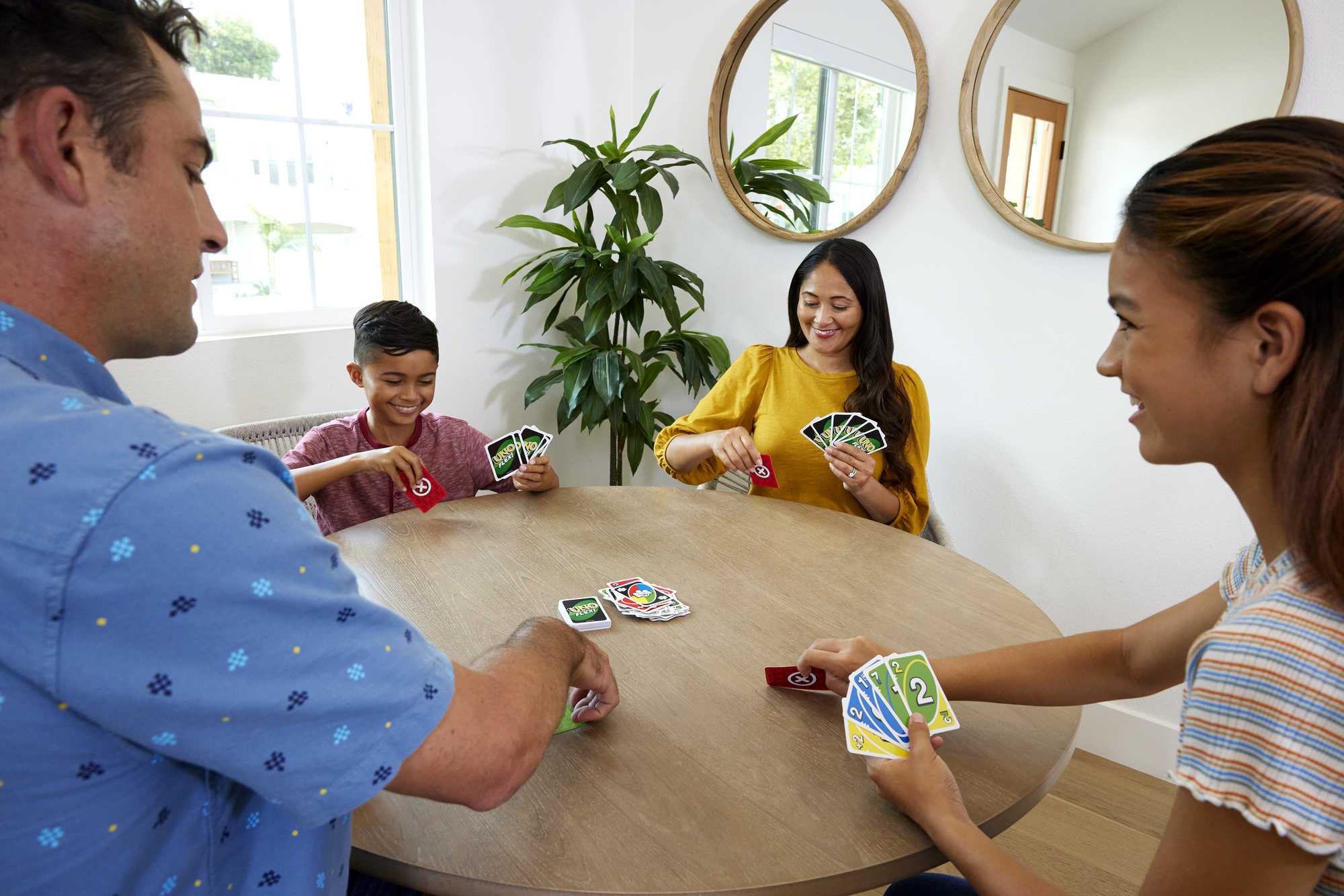 UNO Flex Card Game | Fun Games For Family And Game Nights - Image 2