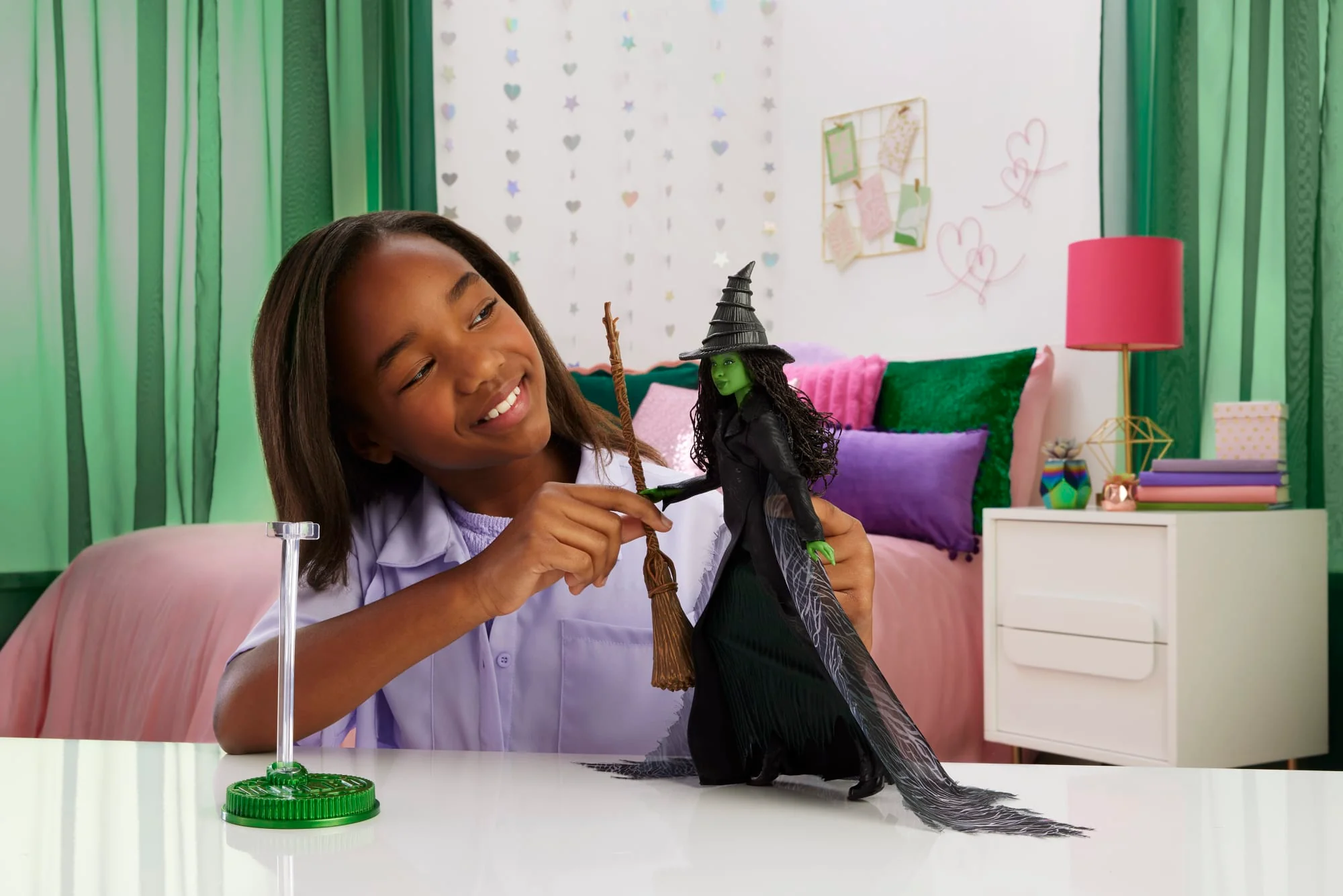 Universal Pictures’ Wicked: For Good Deluxe Elphaba Doll With Movie-inspired Outfit & 4 Accessories - Image 2