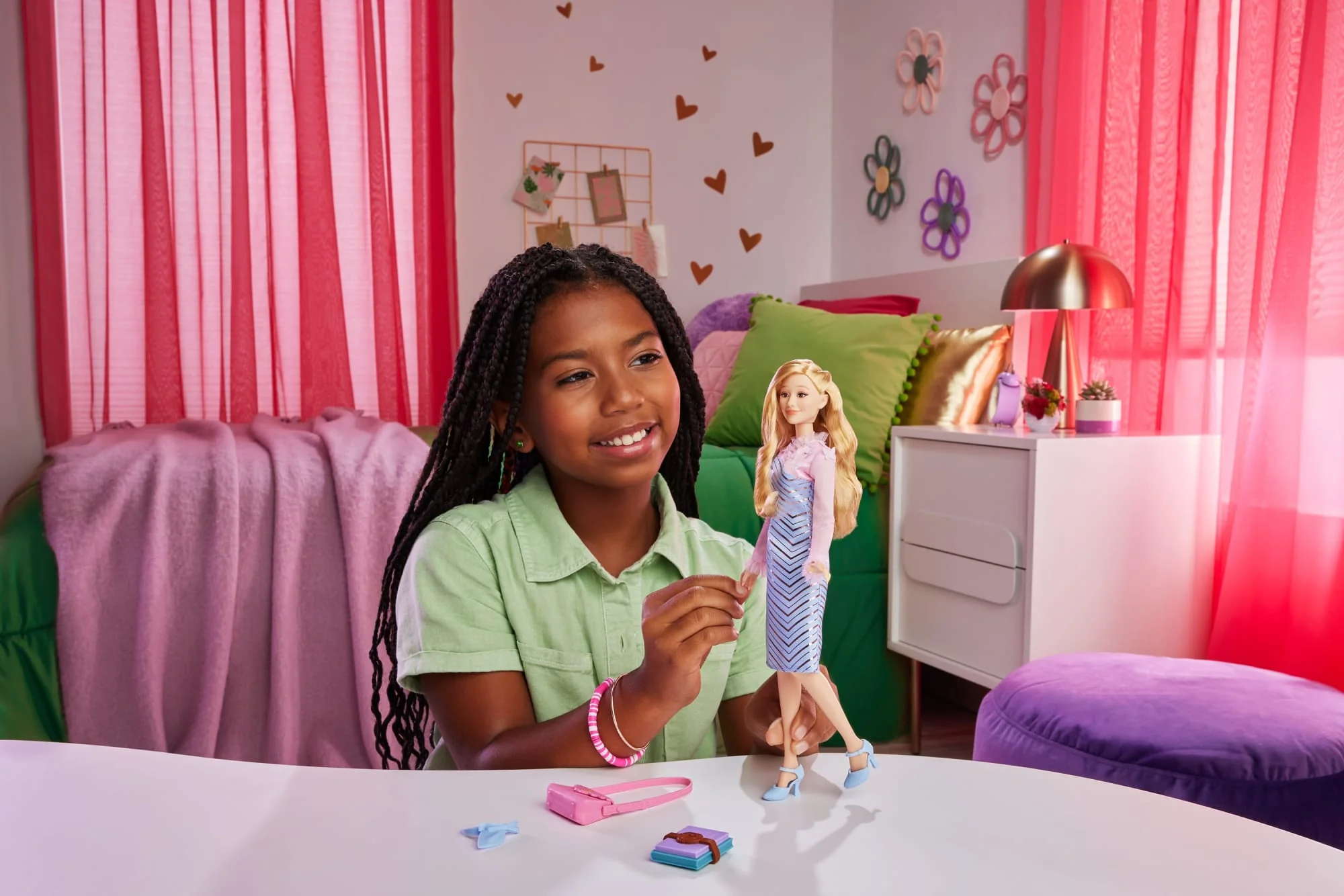 Universal Pictures’ Wicked Glinda At Shiz University Fashion Doll With Removable Fashions & Accessories - Image 2