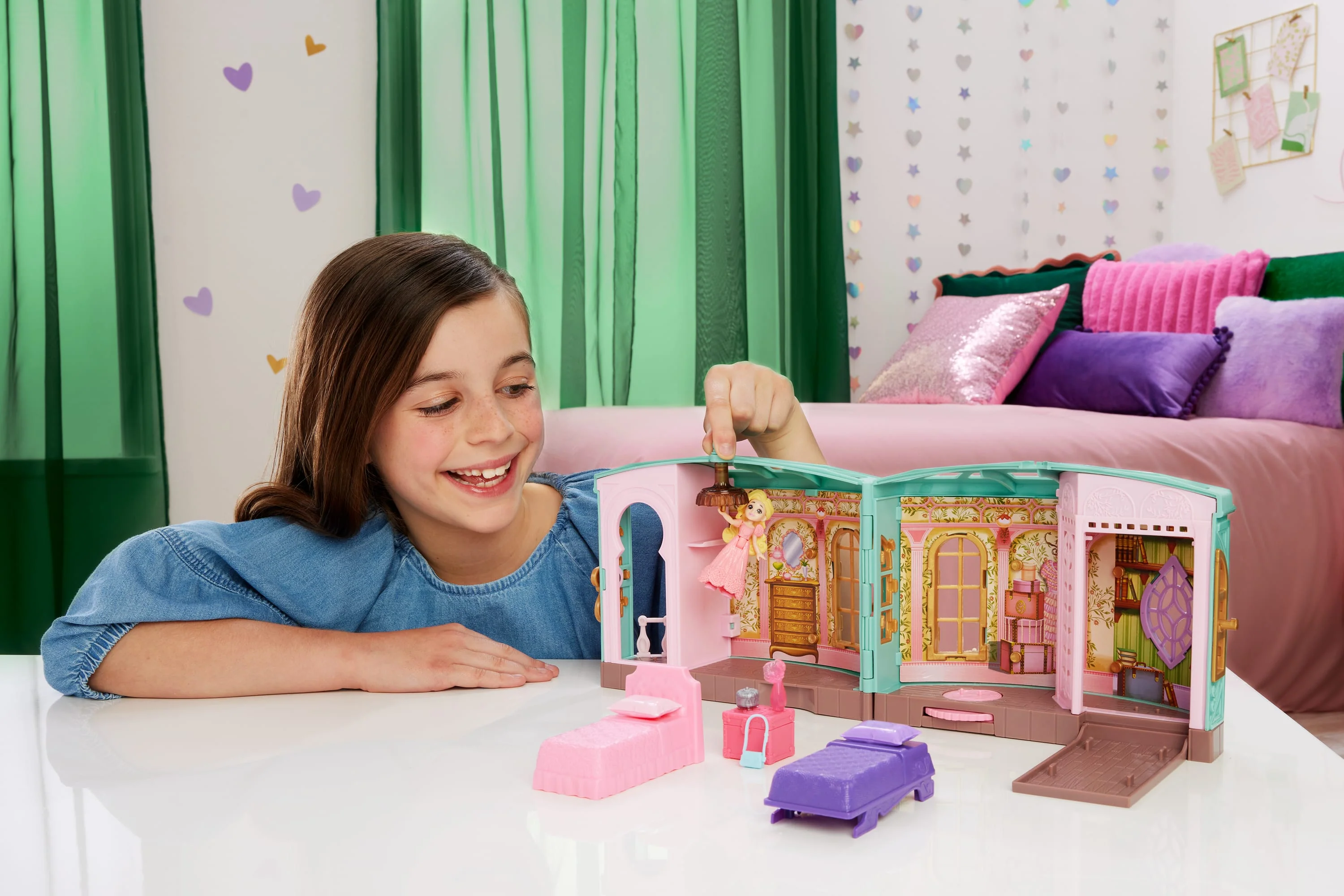 Universal Pictures’ Wicked So Popular Dorm Small Doll Playset With 3 Play Spaces & 10 Total Pieces - Image 2